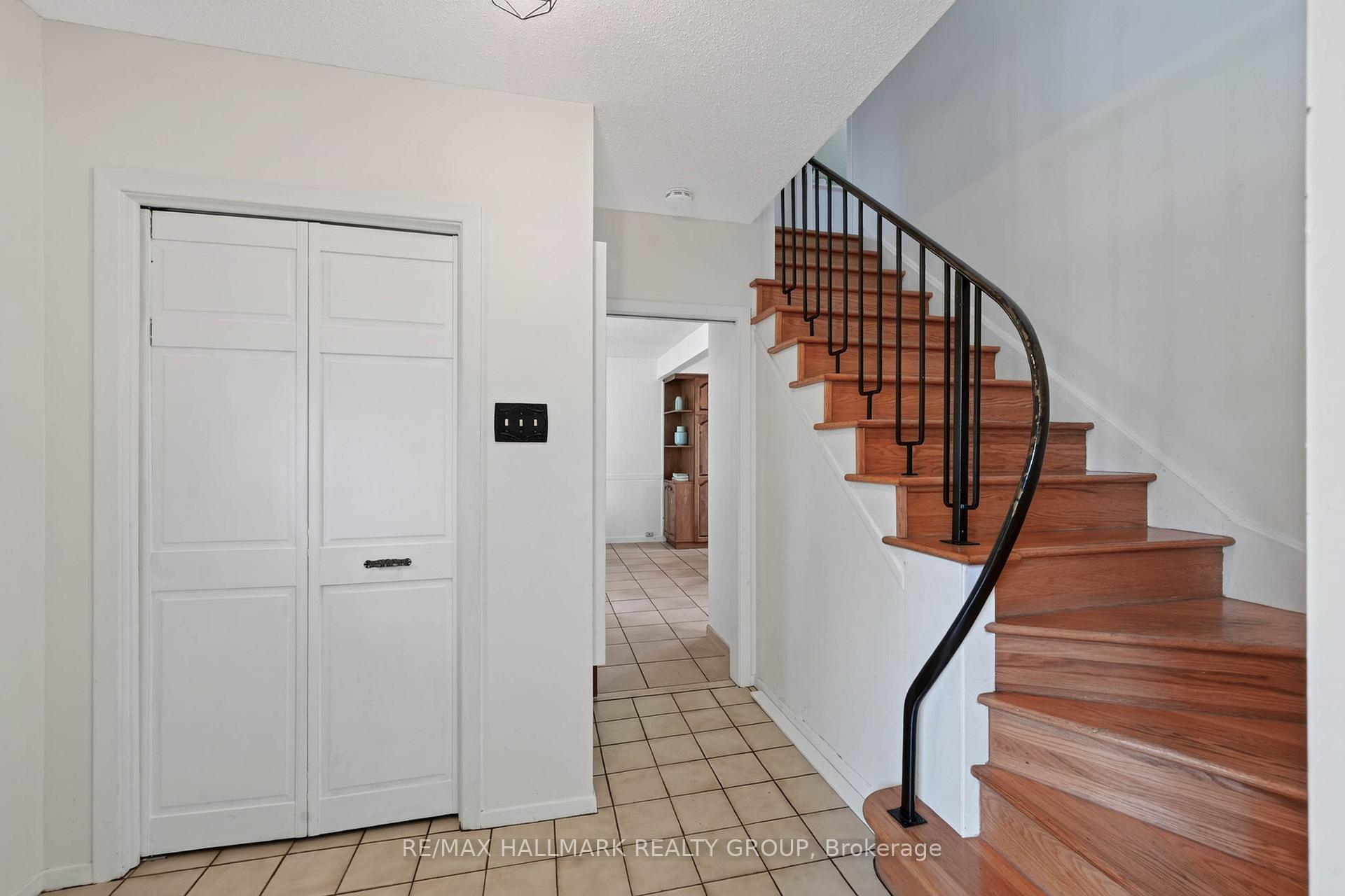 1038 Arnot Road, Mooneys Bay - Carleton Heights and Area — photo 5 of 5