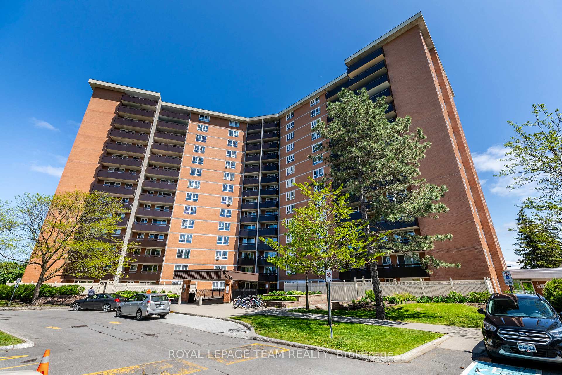 2020 Jasmine Crescent 313, Beacon Hill North - South and Area, ON K1J 8K5 — Beacon Hill North - South and Area, Ontario