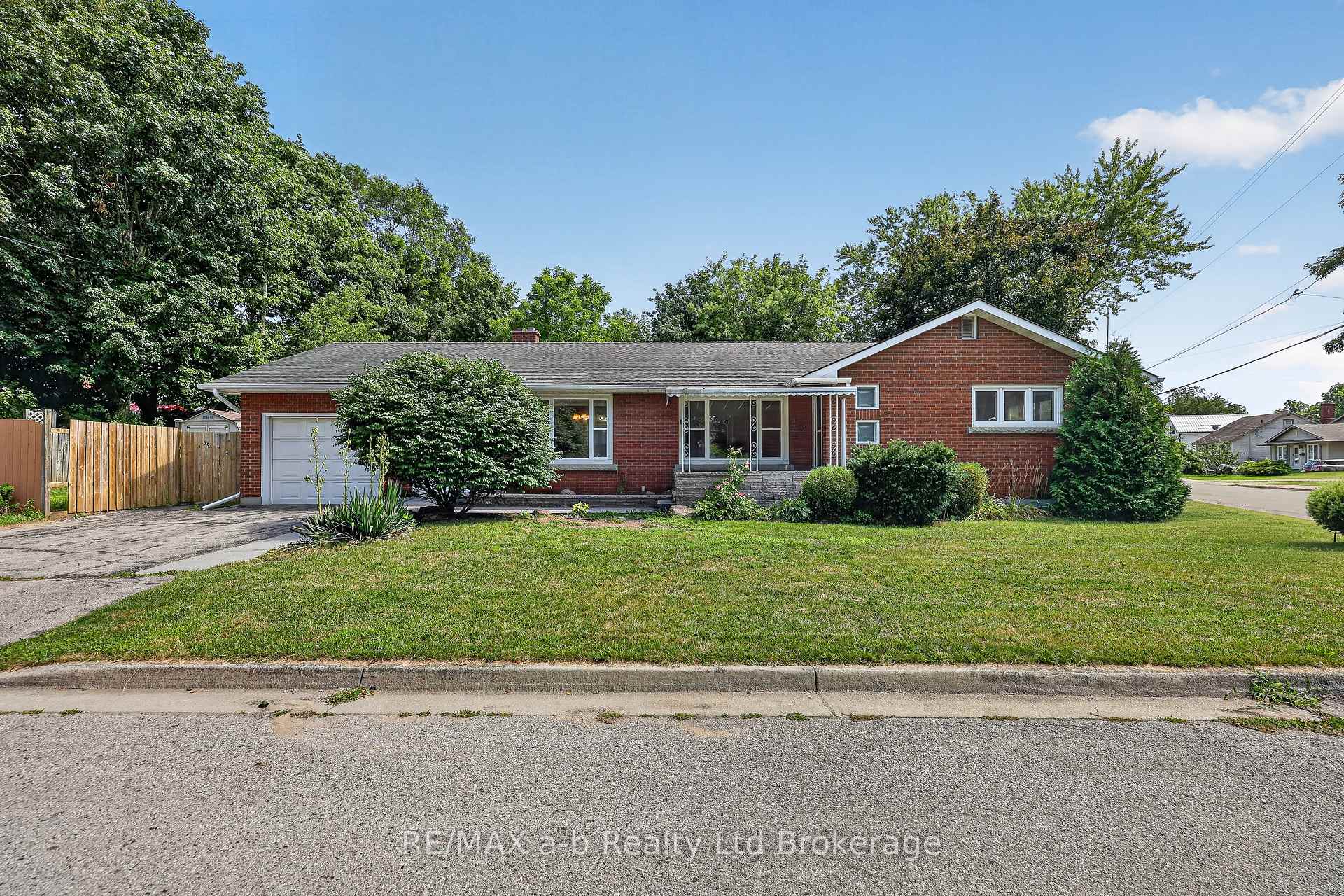 58 Victoria Street, Tillsonburg, ON N4G 3Z7 — Tillsonburg, Ontario