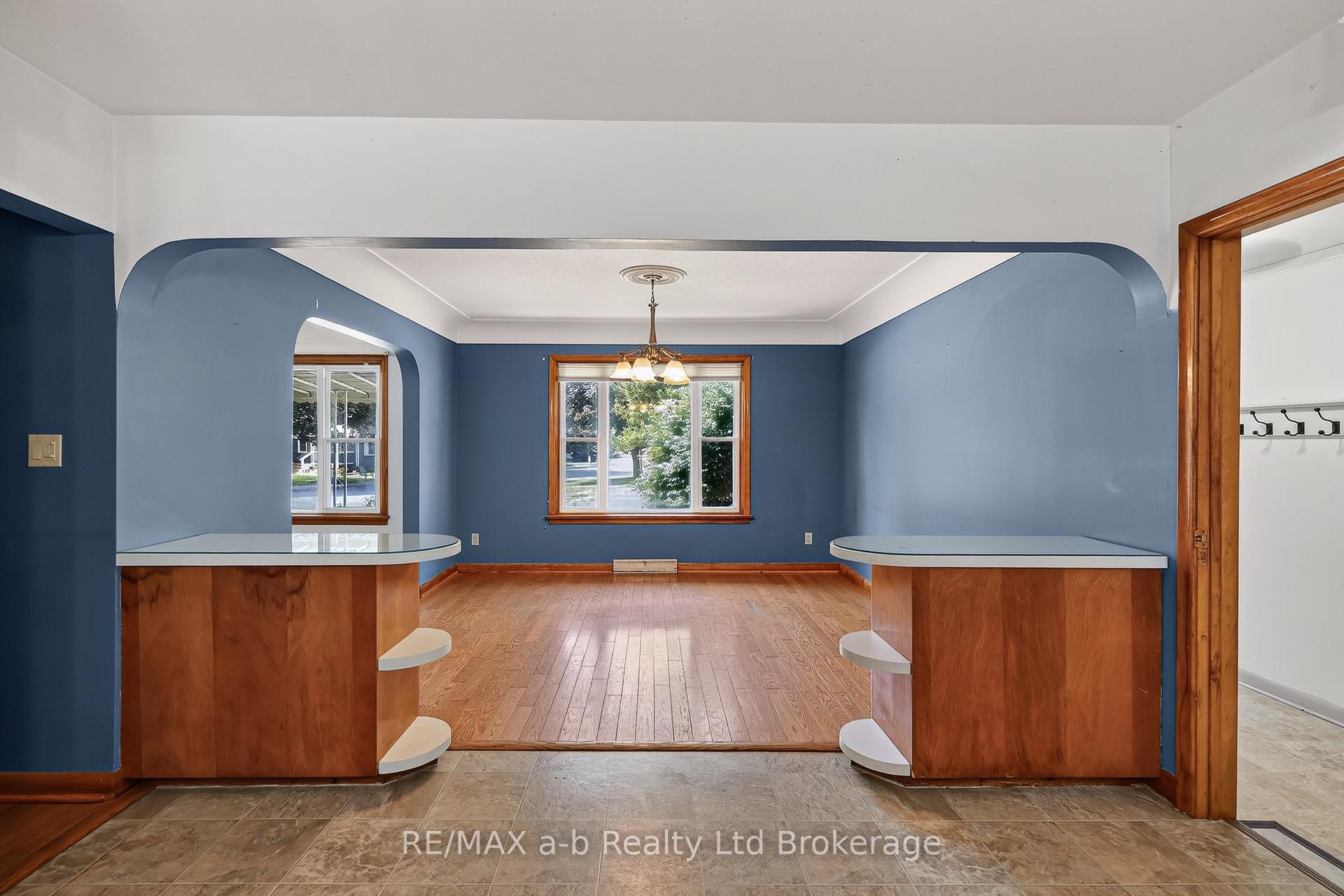 58 Victoria Street, Tillsonburg — photo 4 of 5