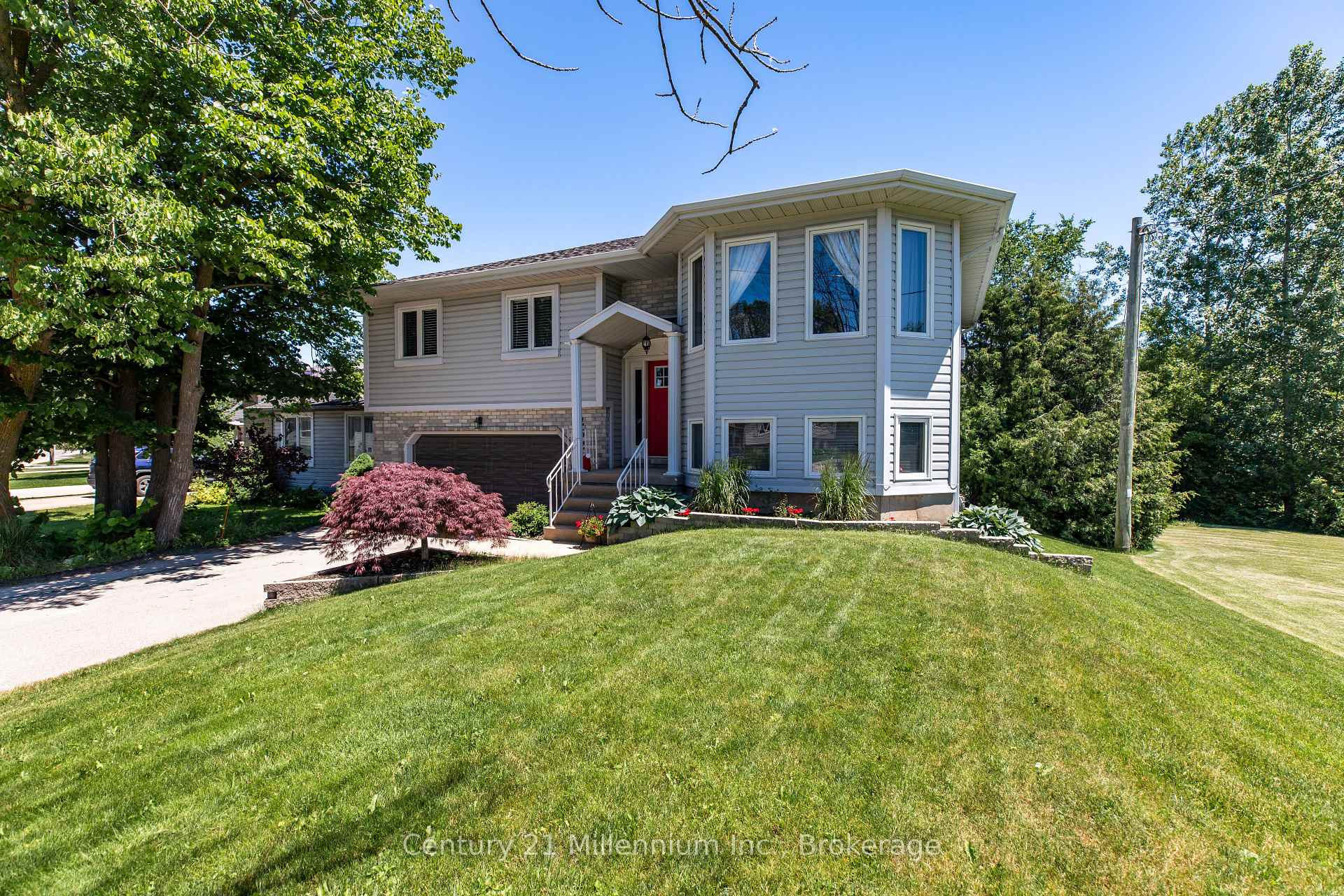 2625 9th Avenue E, Owen Sound — photo 2 of 5
