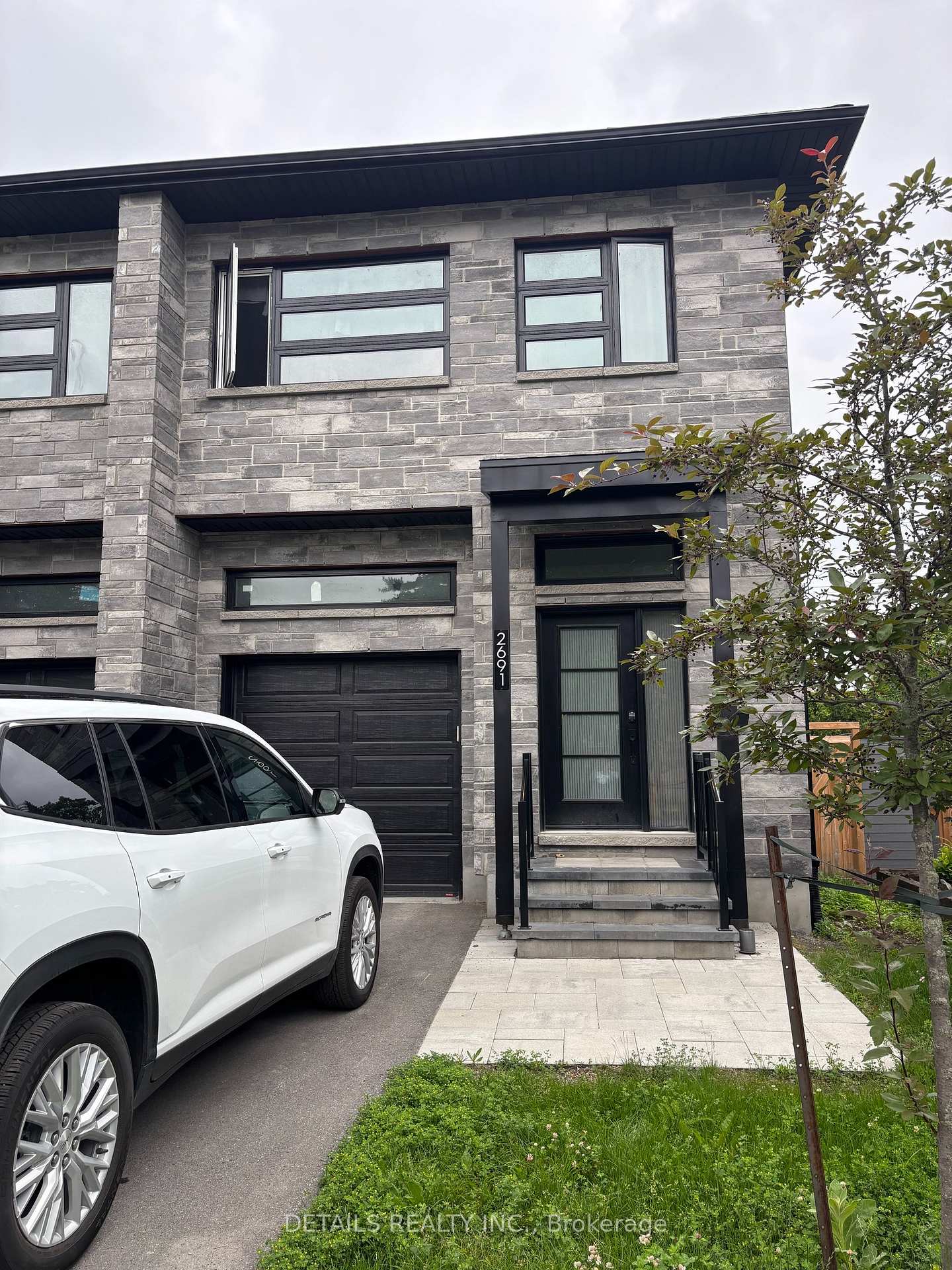 2691 Violet Street, Britannia - Lincoln Heights and Area, ON K2B 6X1 — Britannia - Lincoln Heights and Area, Ontario