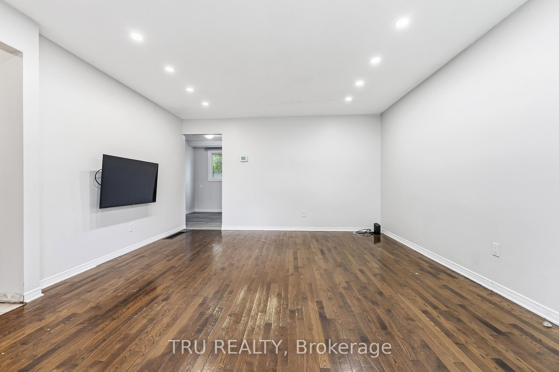 950 Meadowlands Drive, Mooneys Bay - Carleton Heights and Area — photo 3 of 5