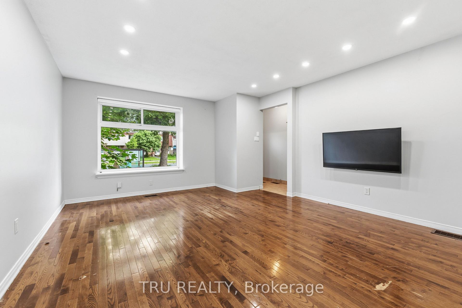 950 Meadowlands Drive, Mooneys Bay - Carleton Heights and Area — photo 4 of 5