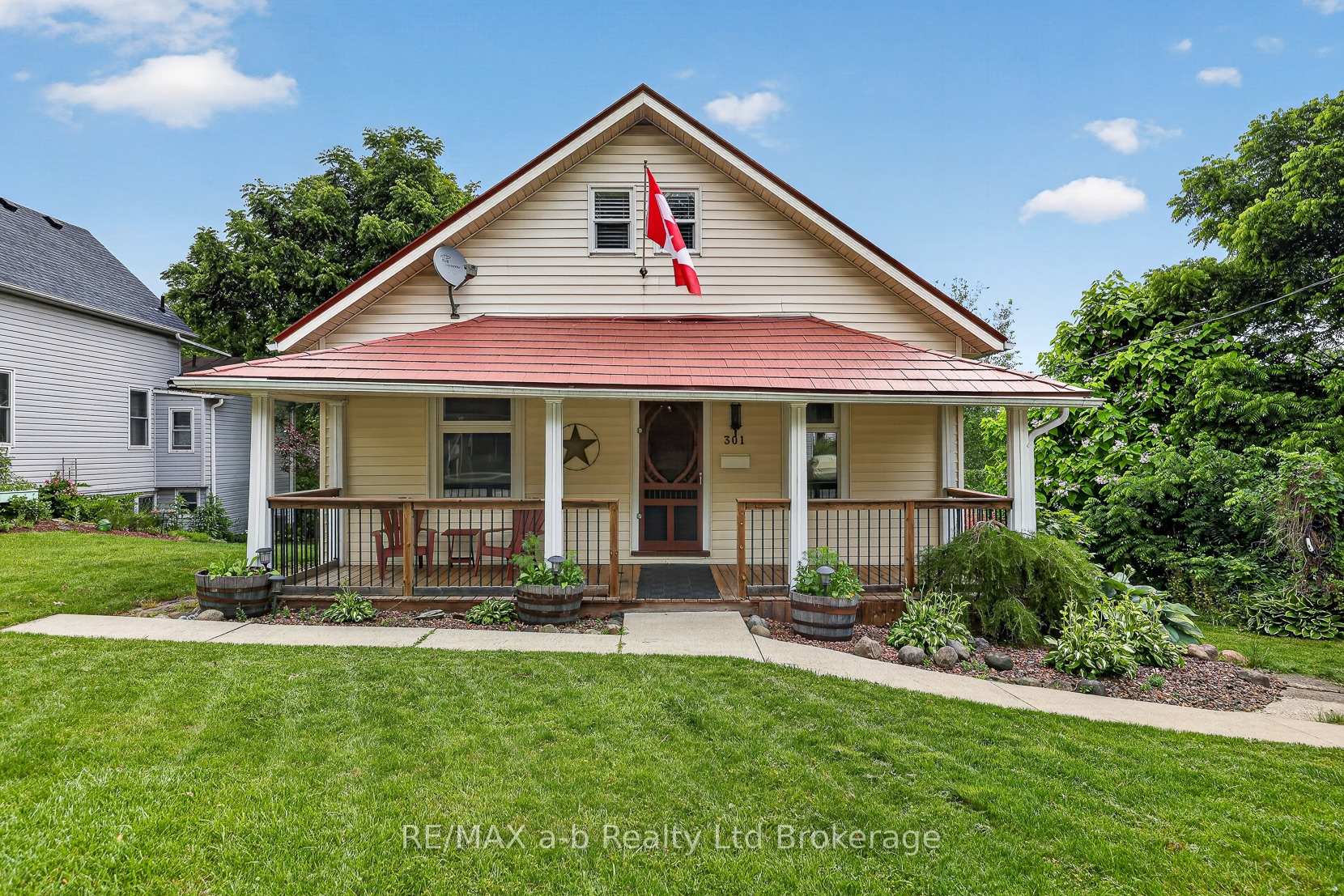 301 Thames Street S, Ingersoll — photo 2 of 5