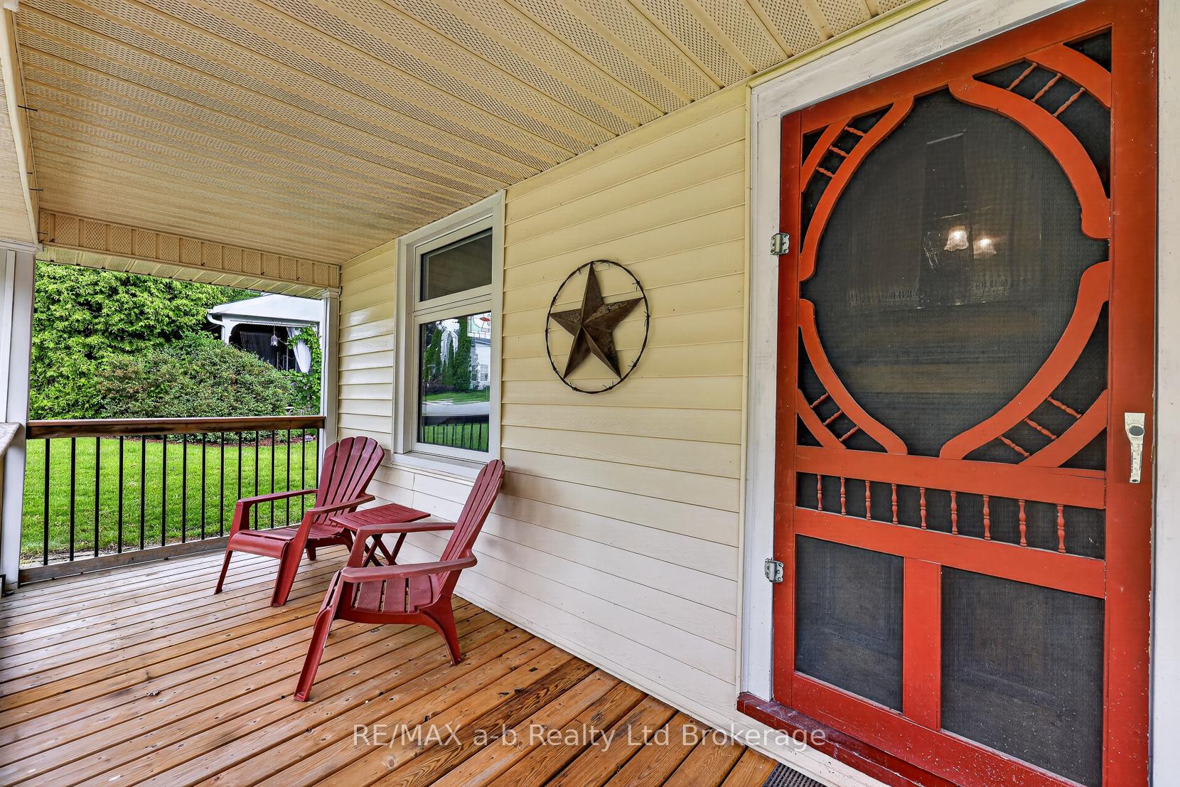 301 Thames Street S, Ingersoll — photo 3 of 5