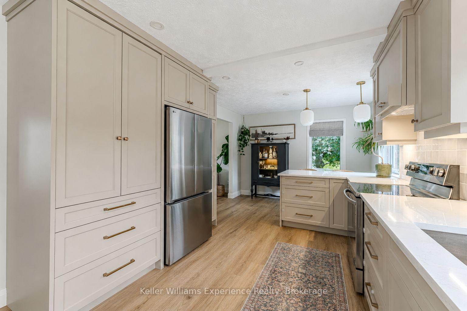 300 4th Avenue W, Owen Sound — photo 3 of 5