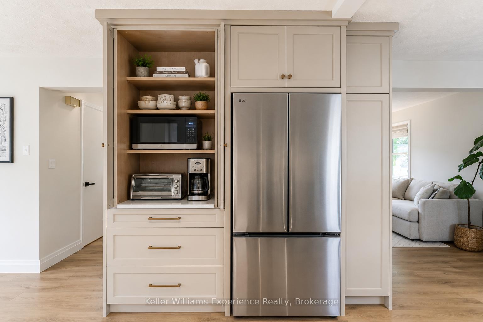 300 4th Avenue W, Owen Sound — photo 4 of 5