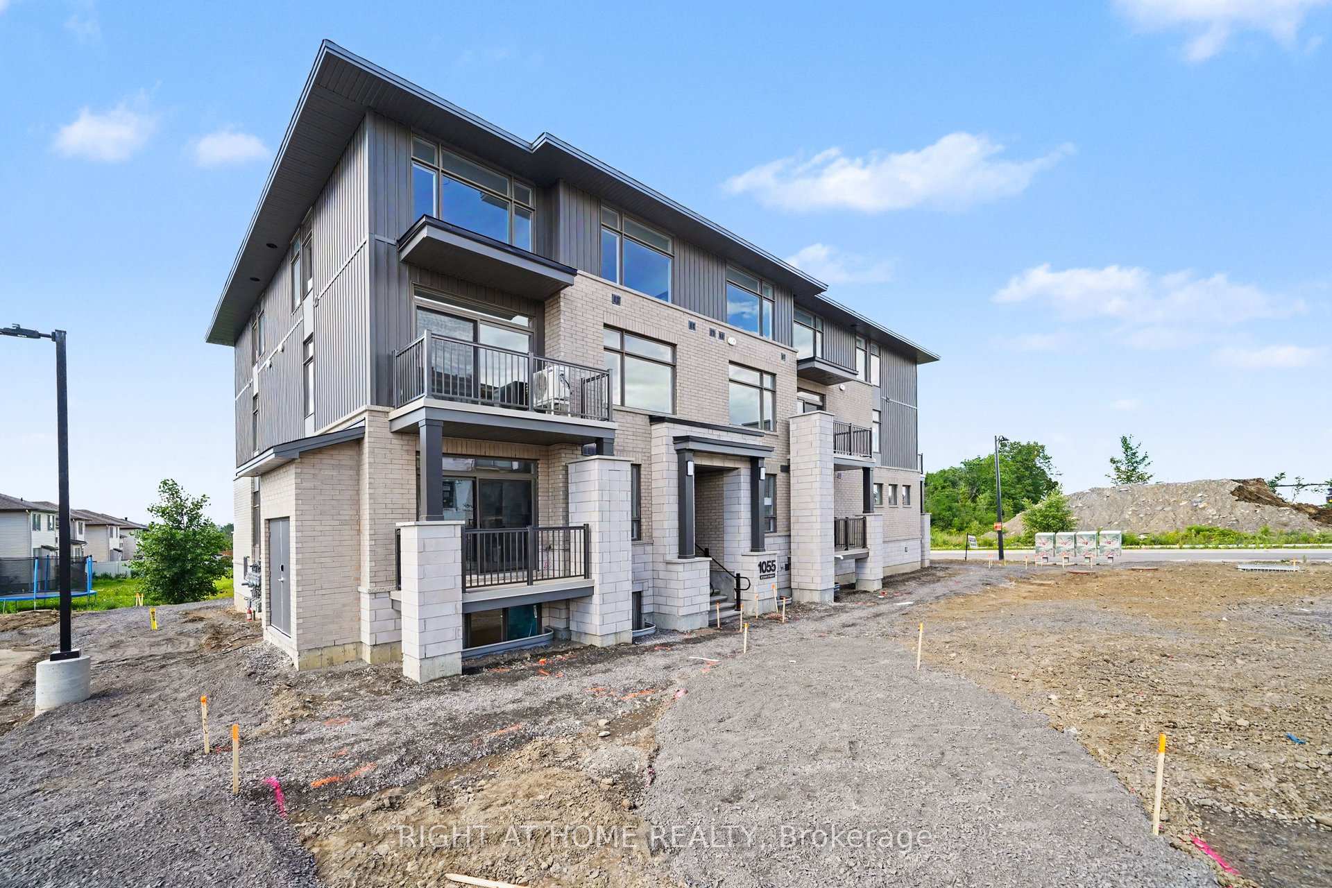 1055 Cedar Creek Drive Building 1, Unit 205L, Blossom Park - Airport and Area, ON K1X 0G3 — Blossom Park - Airport and Area, Ontario