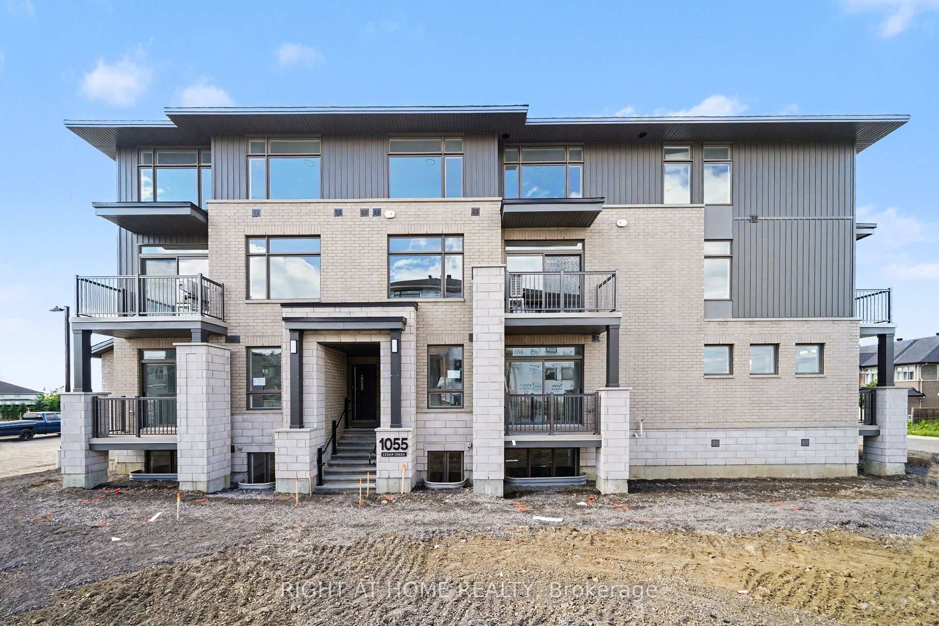 1055 Cedar Creek Drive Building 1, Blossom Park - Airport and Area — photo 2 of 5
