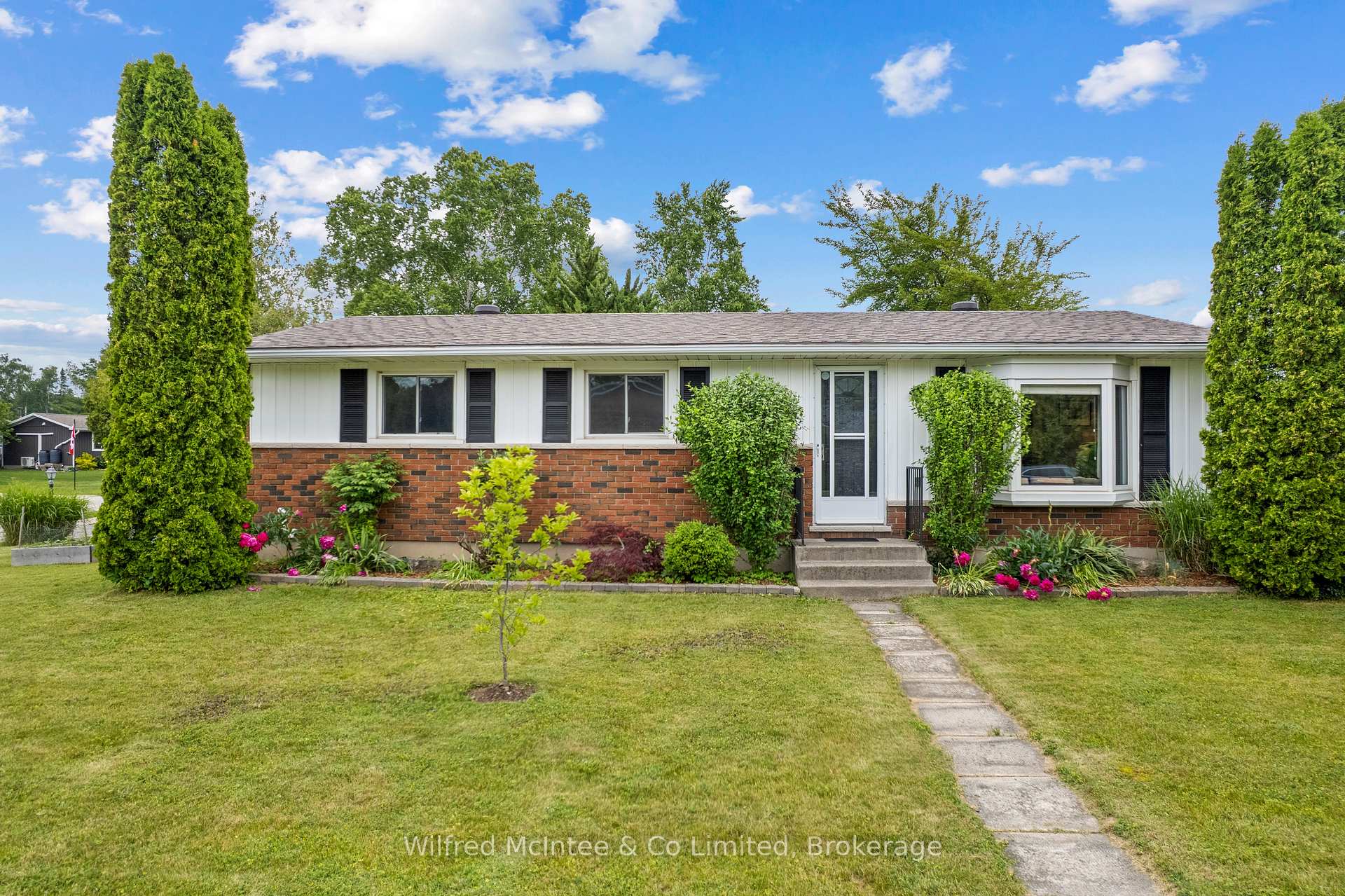 39 Inverlyn Crescent N, Kincardine — photo 2 of 5