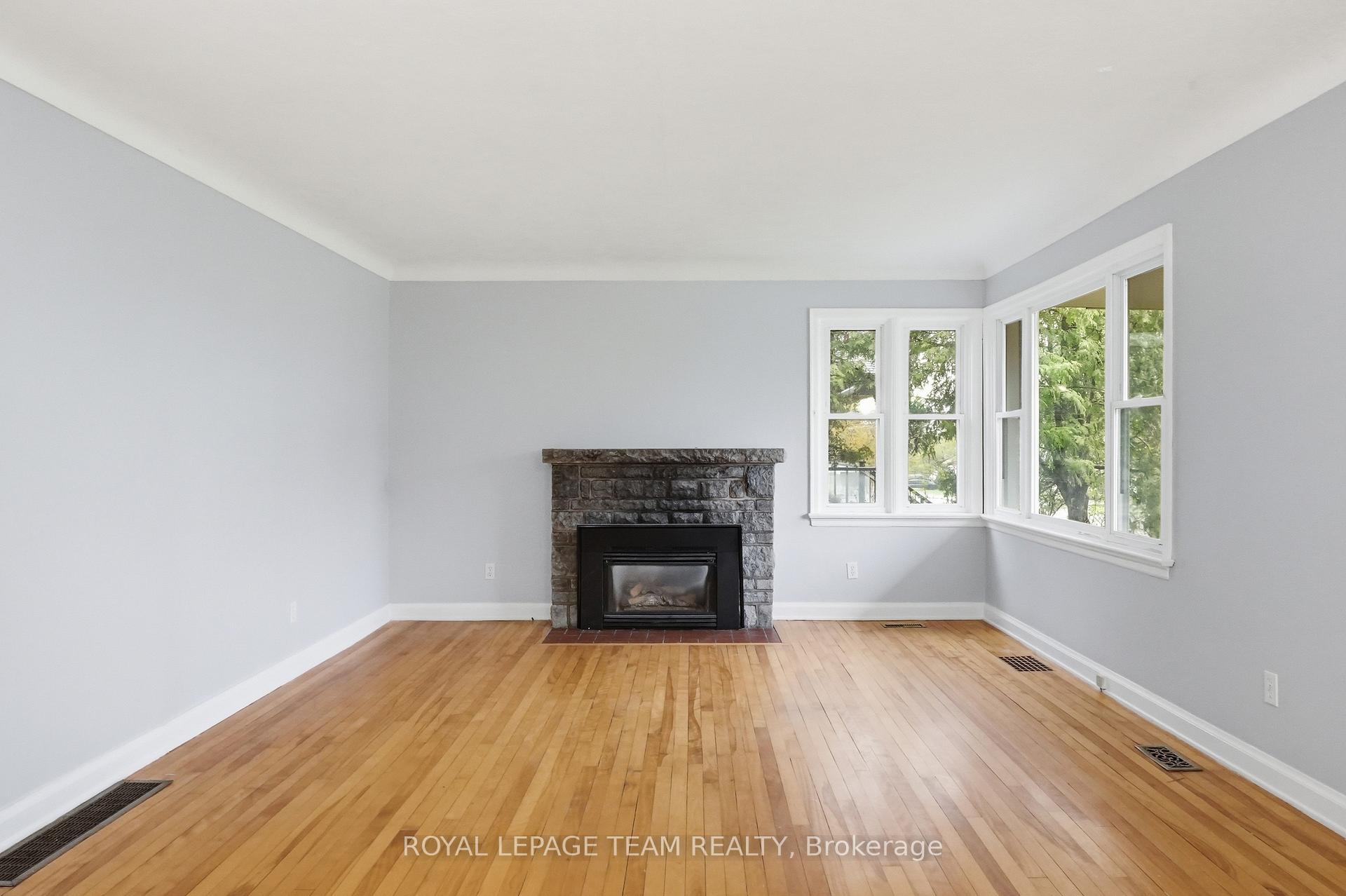 49 Crownhill Street, Beacon Hill North - South and Area — photo 3 of 5