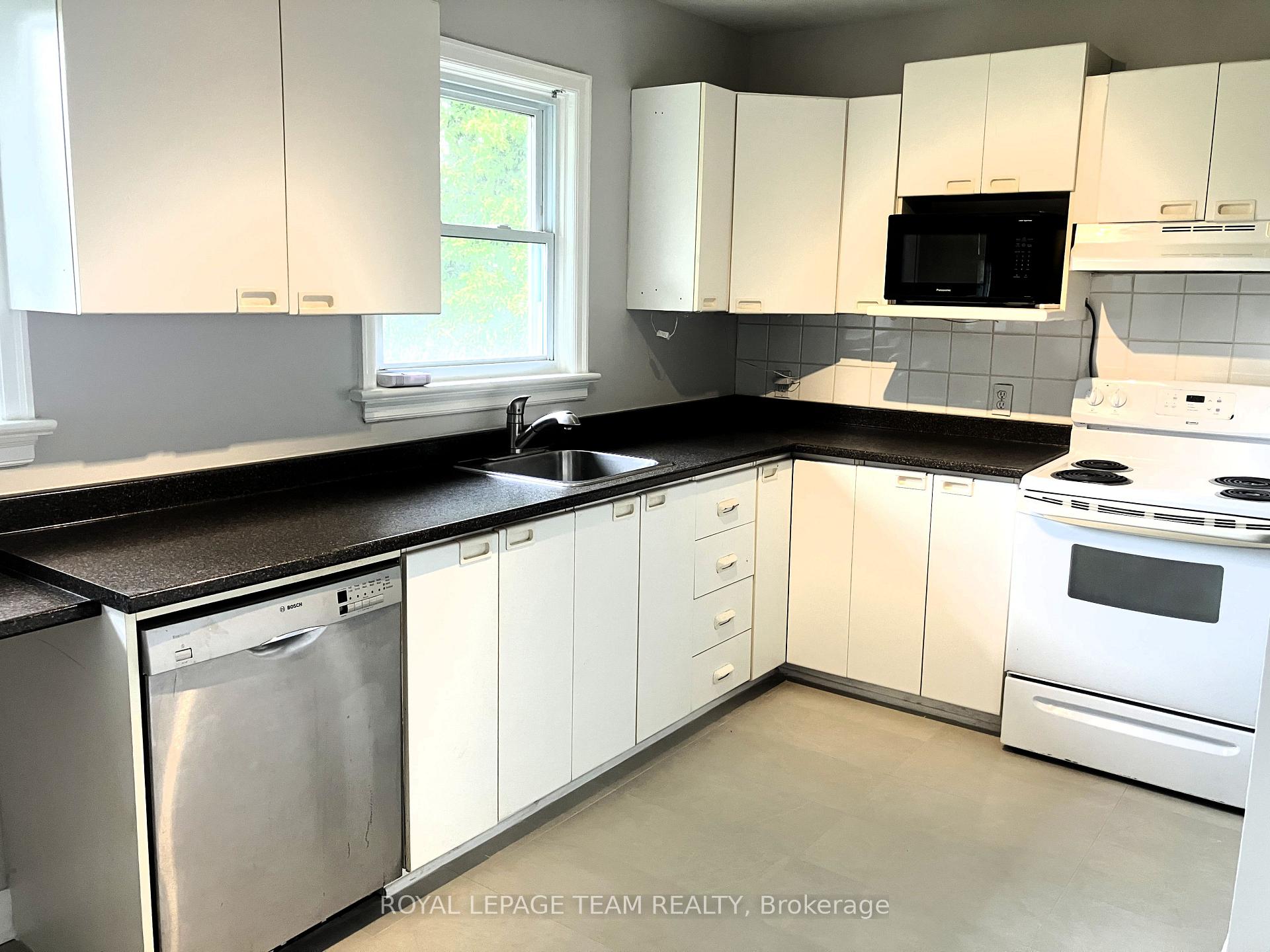 49 Crownhill Street, Beacon Hill North - South and Area — photo 5 of 5