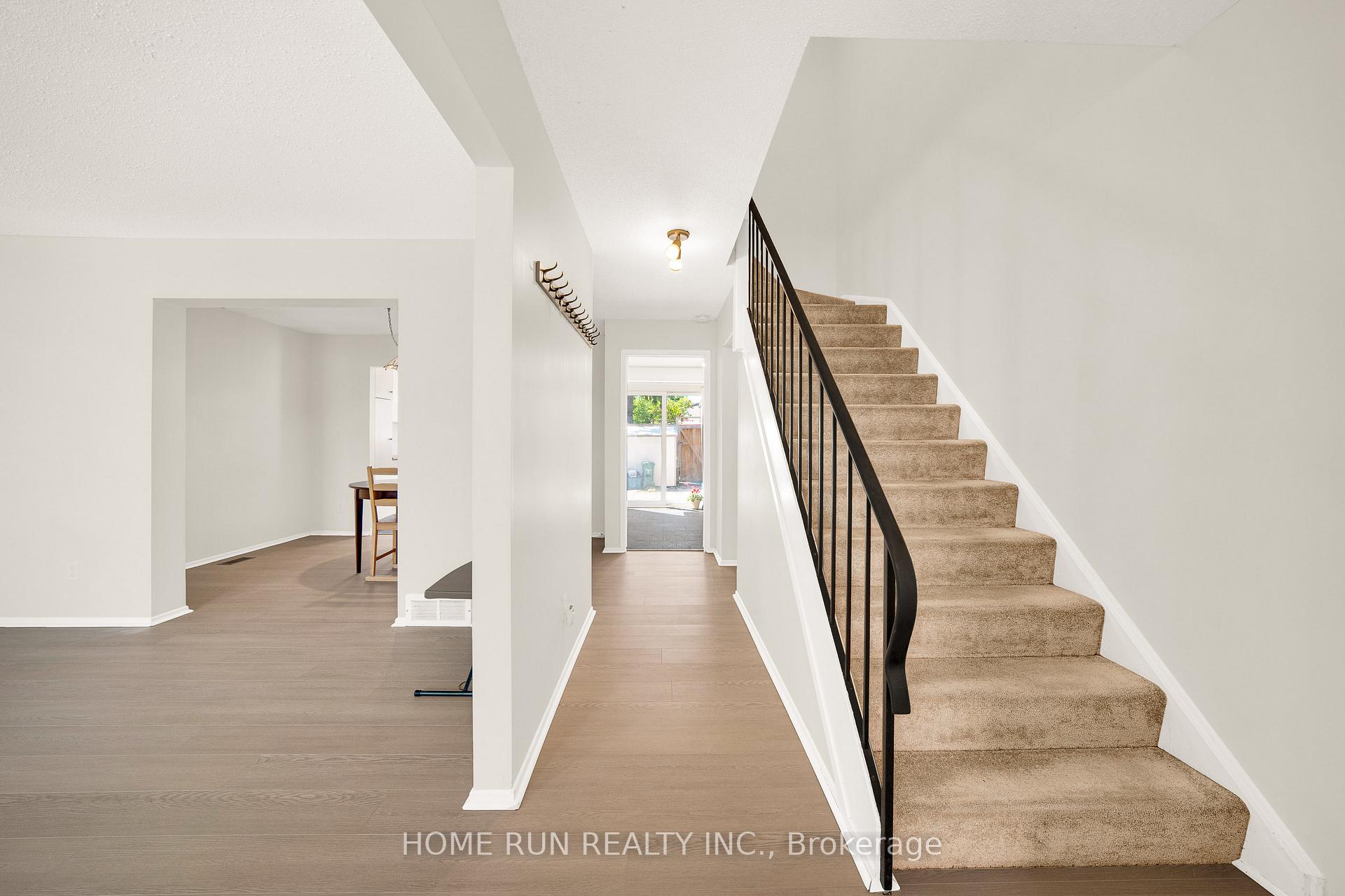 2111 Montreal Road 4, Beacon Hill North - South and Area — photo 3 of 5