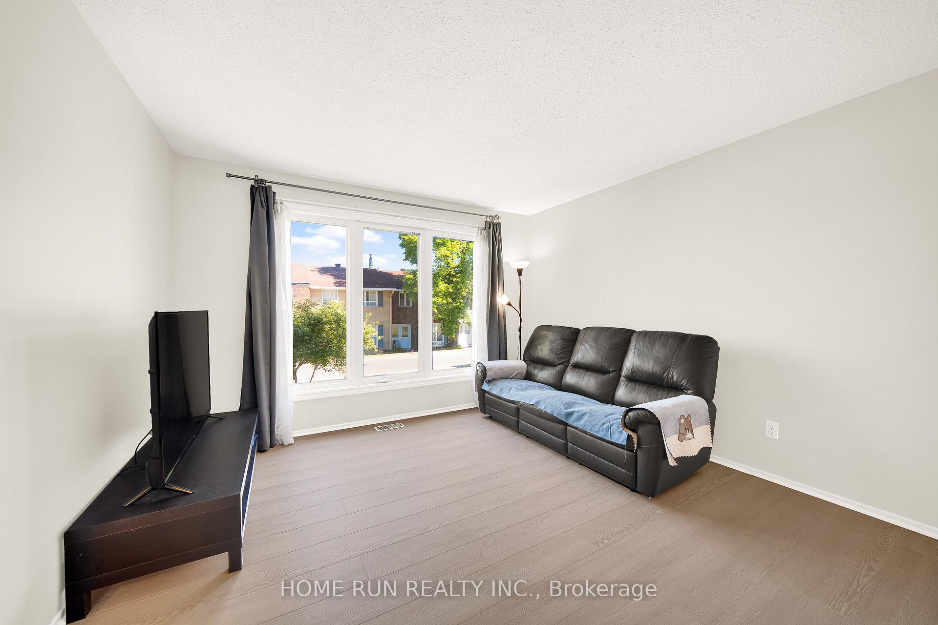 2111 Montreal Road 4, Beacon Hill North - South and Area — photo 5 of 5