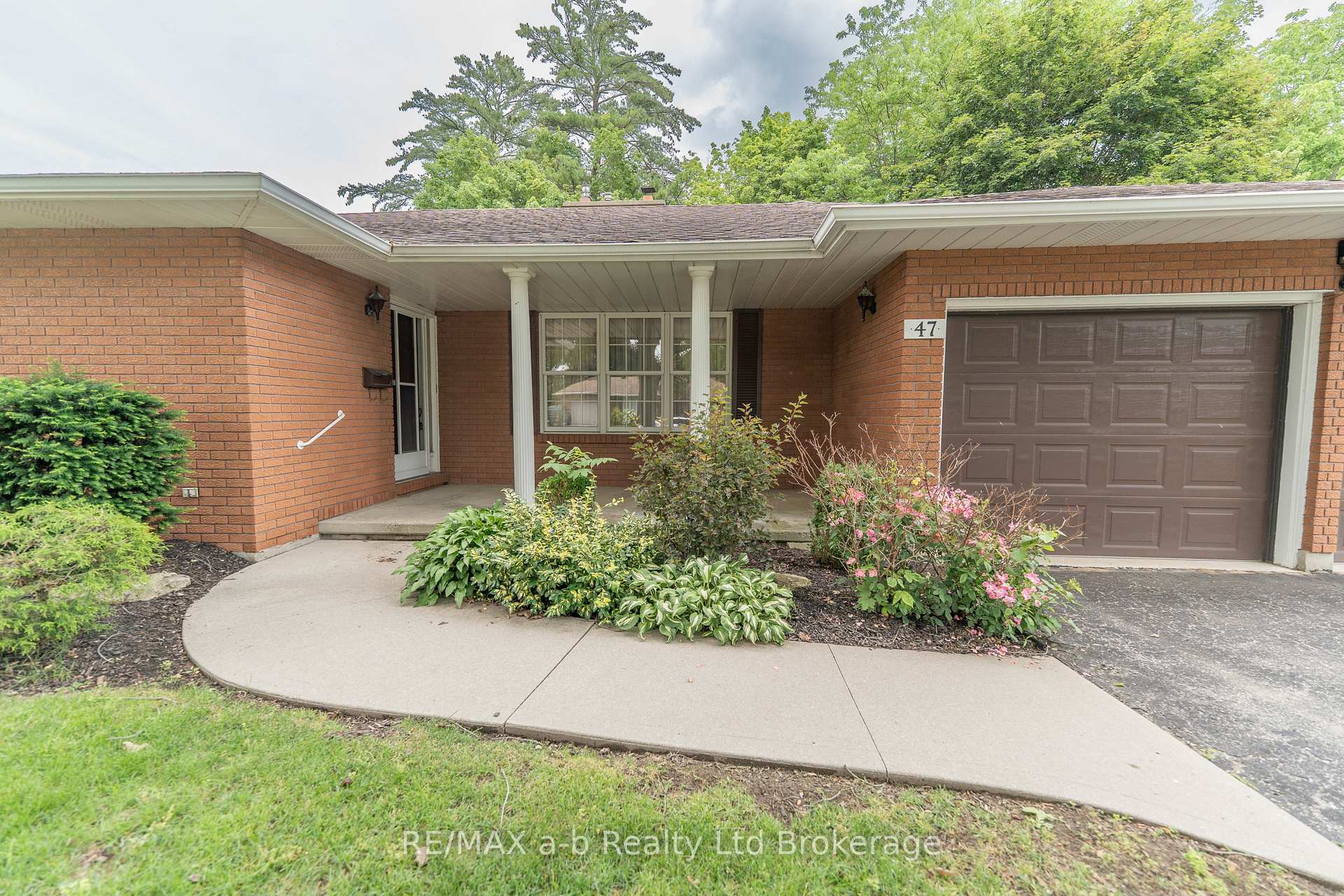 47 Allen Street, Tillsonburg — photo 3 of 5