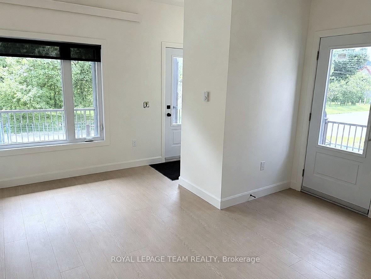 243 Bradford Street 1B, Britannia - Lincoln Heights and Area — photo 2 of 5