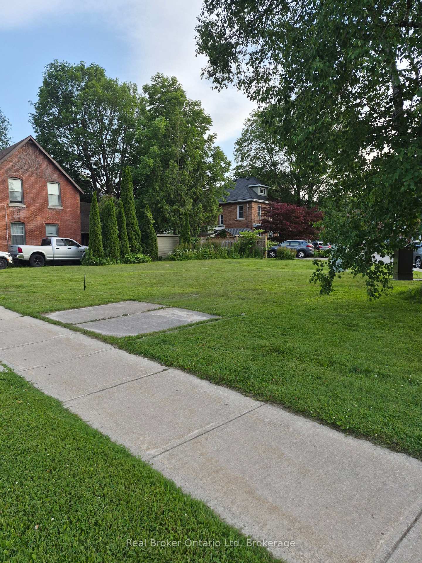 586 & 590 2nd Avenue E, Owen Sound, ON N4K 2G6 — Owen Sound, Ontario