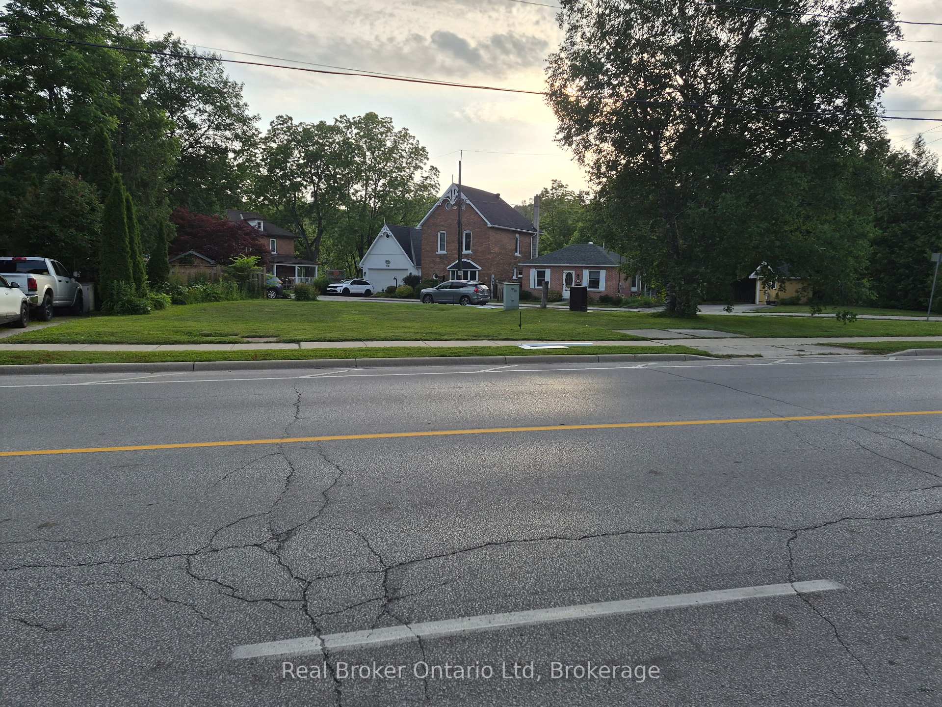 586 & 590 2nd Avenue E, Owen Sound — photo 2 of 5