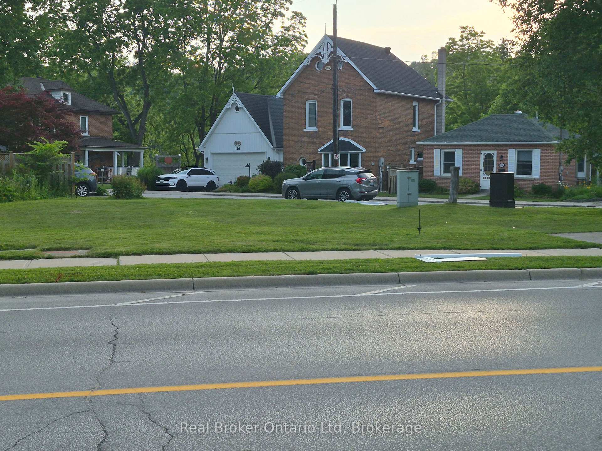586 & 590 2nd Avenue E, Owen Sound — photo 3 of 5