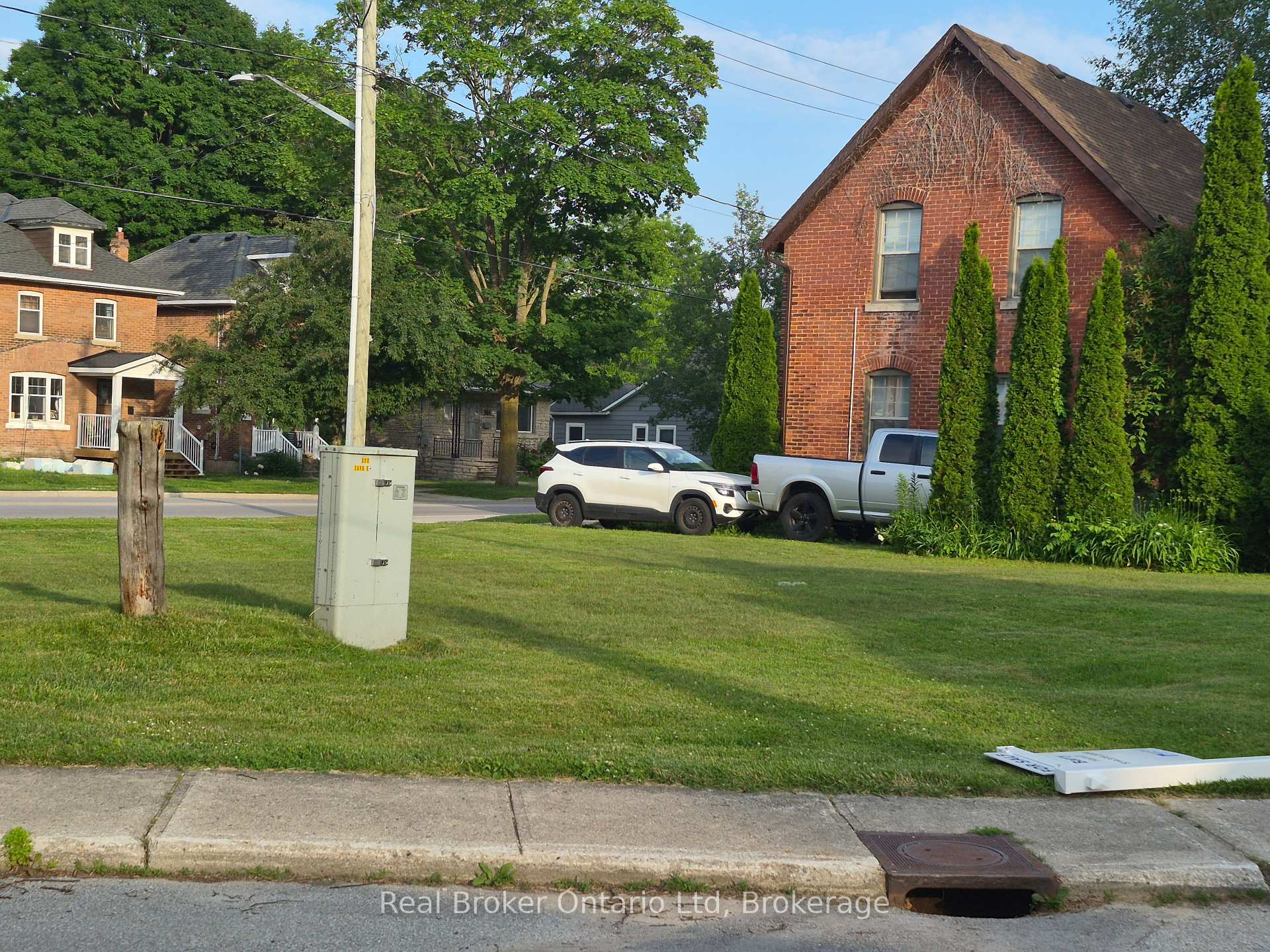 586 & 590 2nd Avenue E, Owen Sound — photo 4 of 5