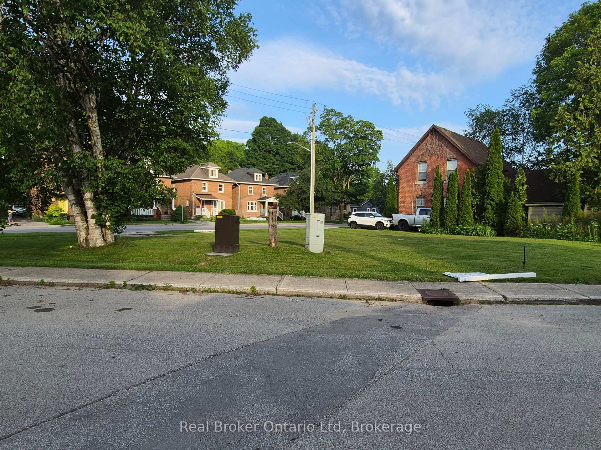 586 & 590 2nd Avenue E, Owen Sound — photo 5 of 5