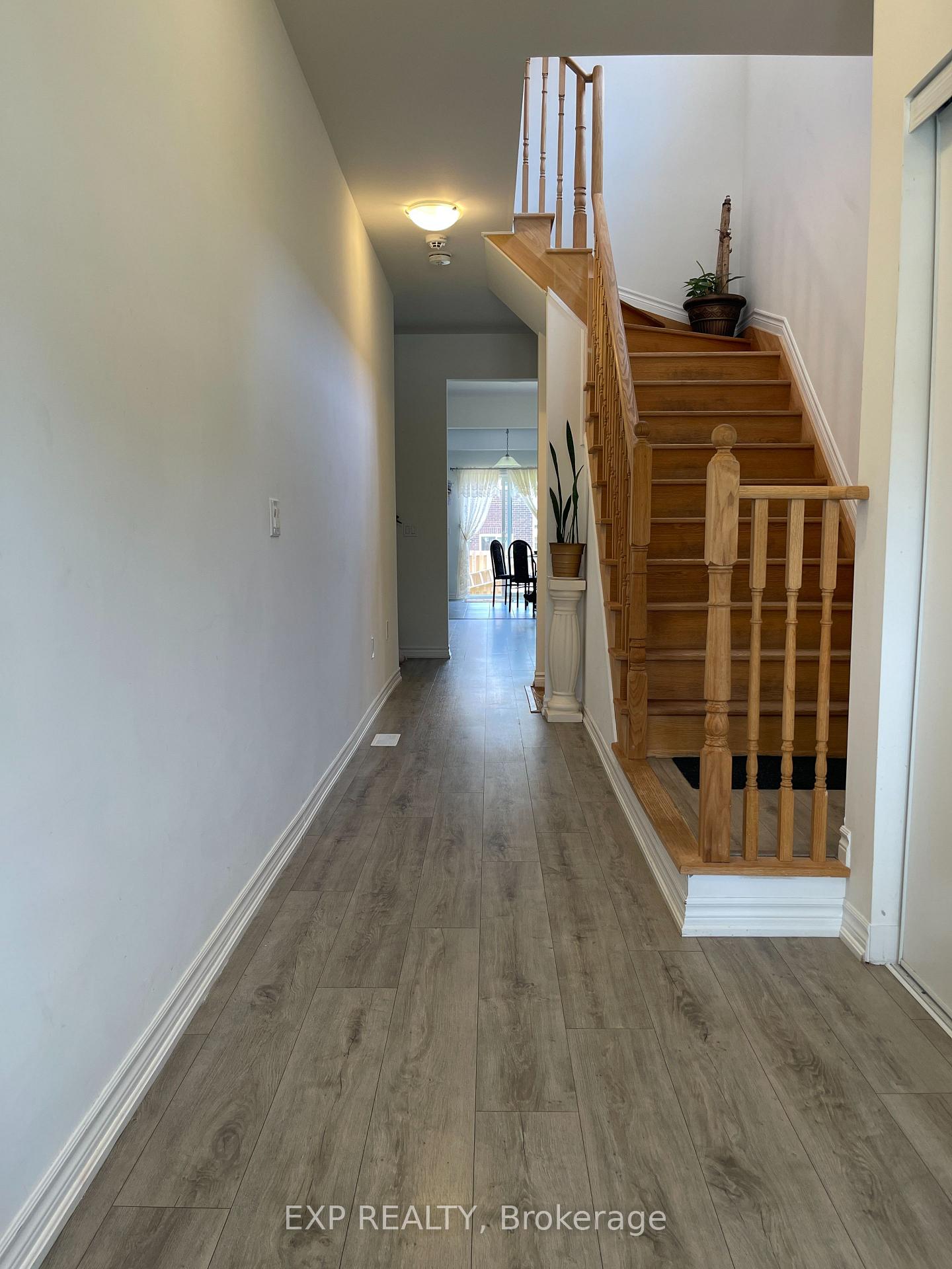 230 Ridley Crescent, Southgate — photo 2 of 5