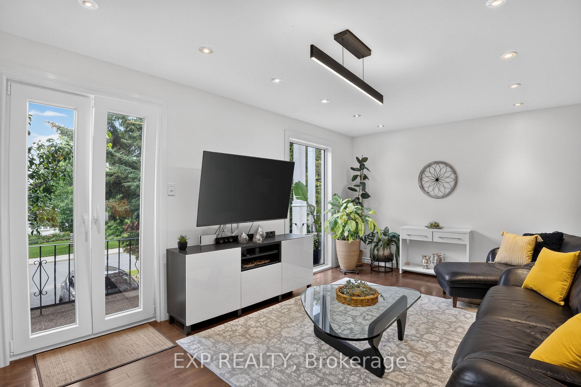 2490 Regina Street, Britannia - Lincoln Heights and Area — photo 3 of 5