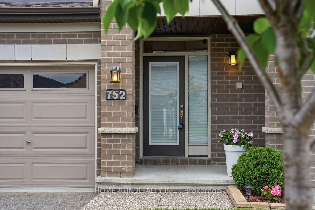 752 Carnelian Crescent, Blossom Park - Airport and Area — photo 3 of 5
