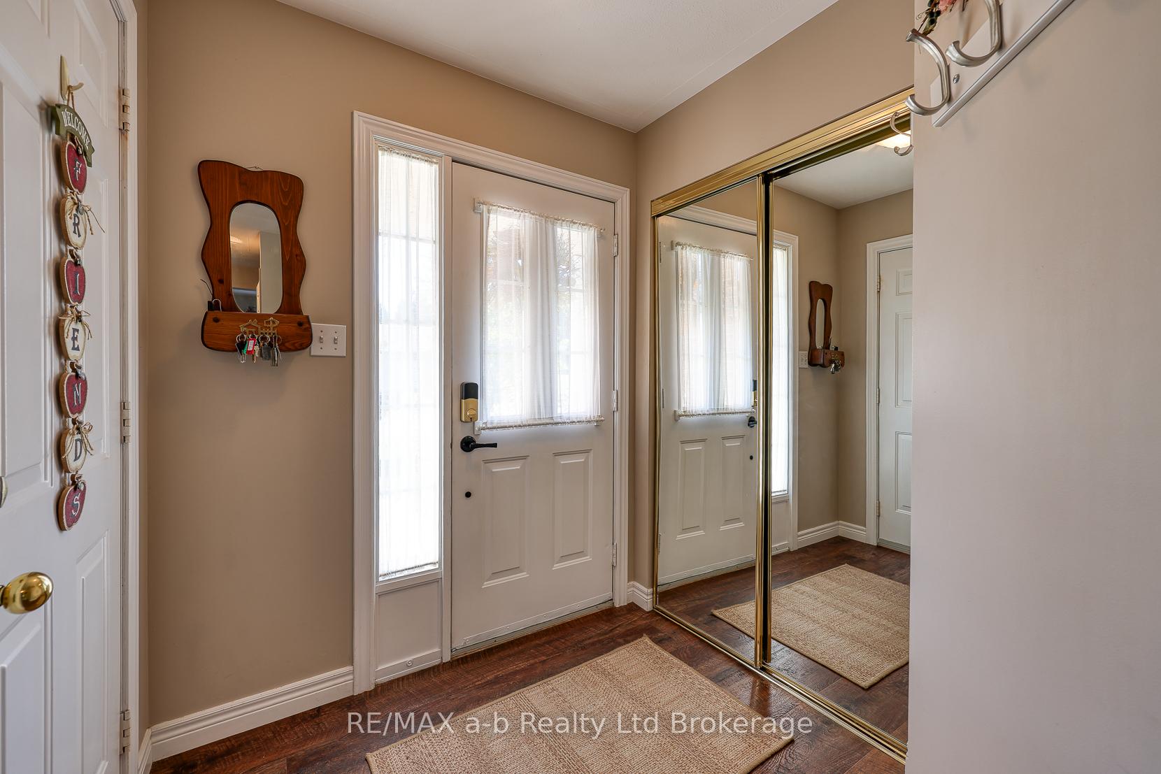 11 Cornish Crescent, Ingersoll — photo 2 of 5