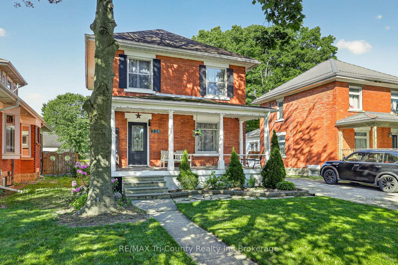 335 Broadway Street, Tillsonburg — photo 2 of 5