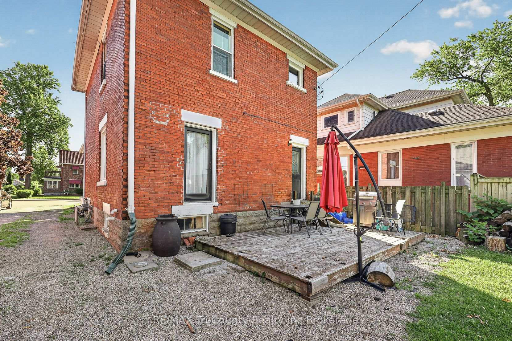 335 Broadway Street, Tillsonburg — photo 3 of 5