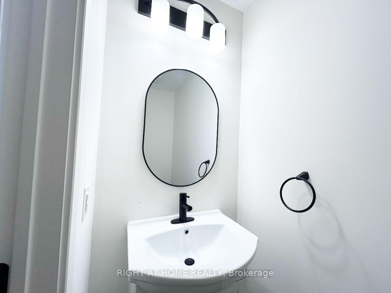 75 WHITCOMB Crescent, Smiths Falls — photo 3 of 5