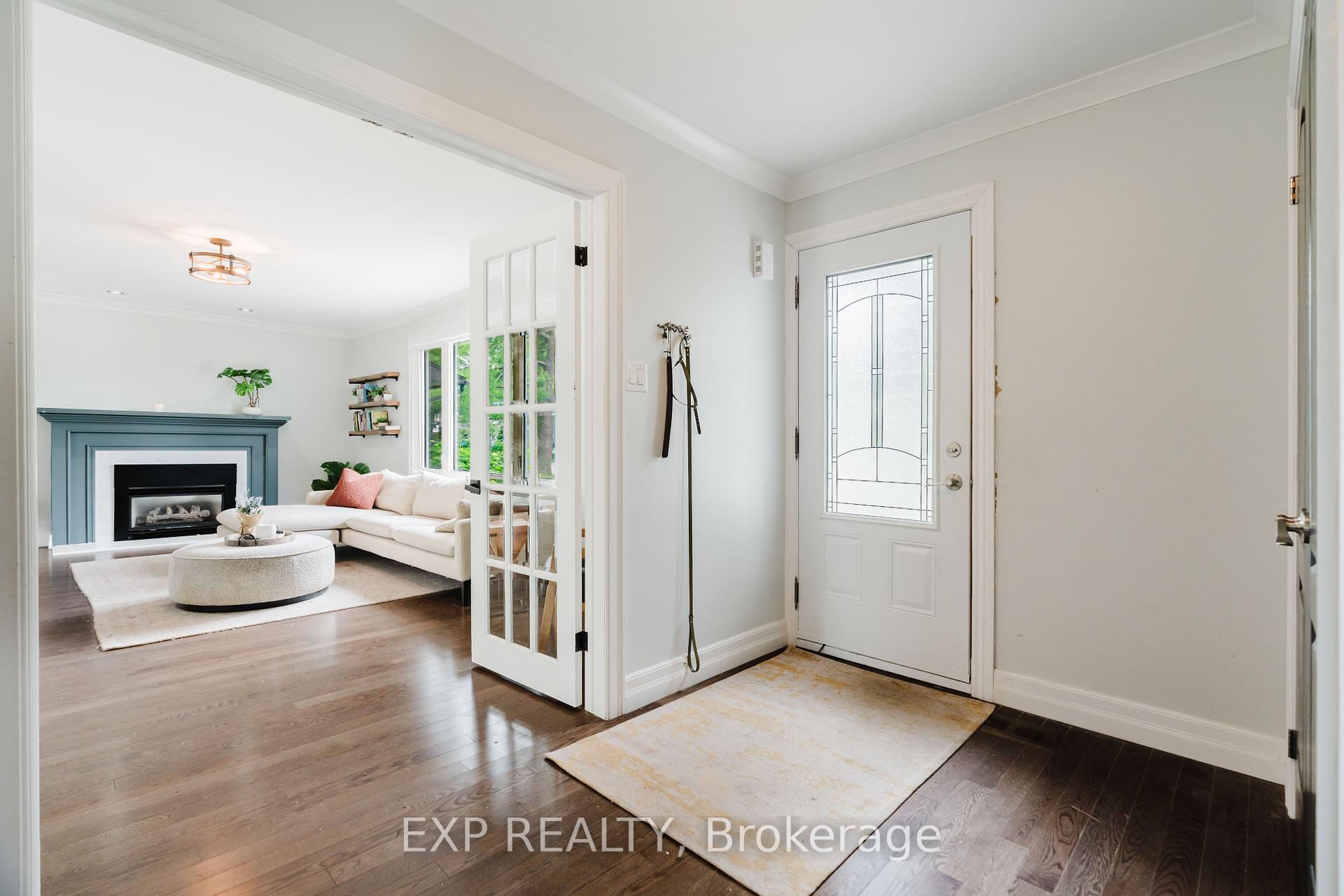 2136 Fillmore Crescent, Beacon Hill North - South and Area — photo 4 of 5