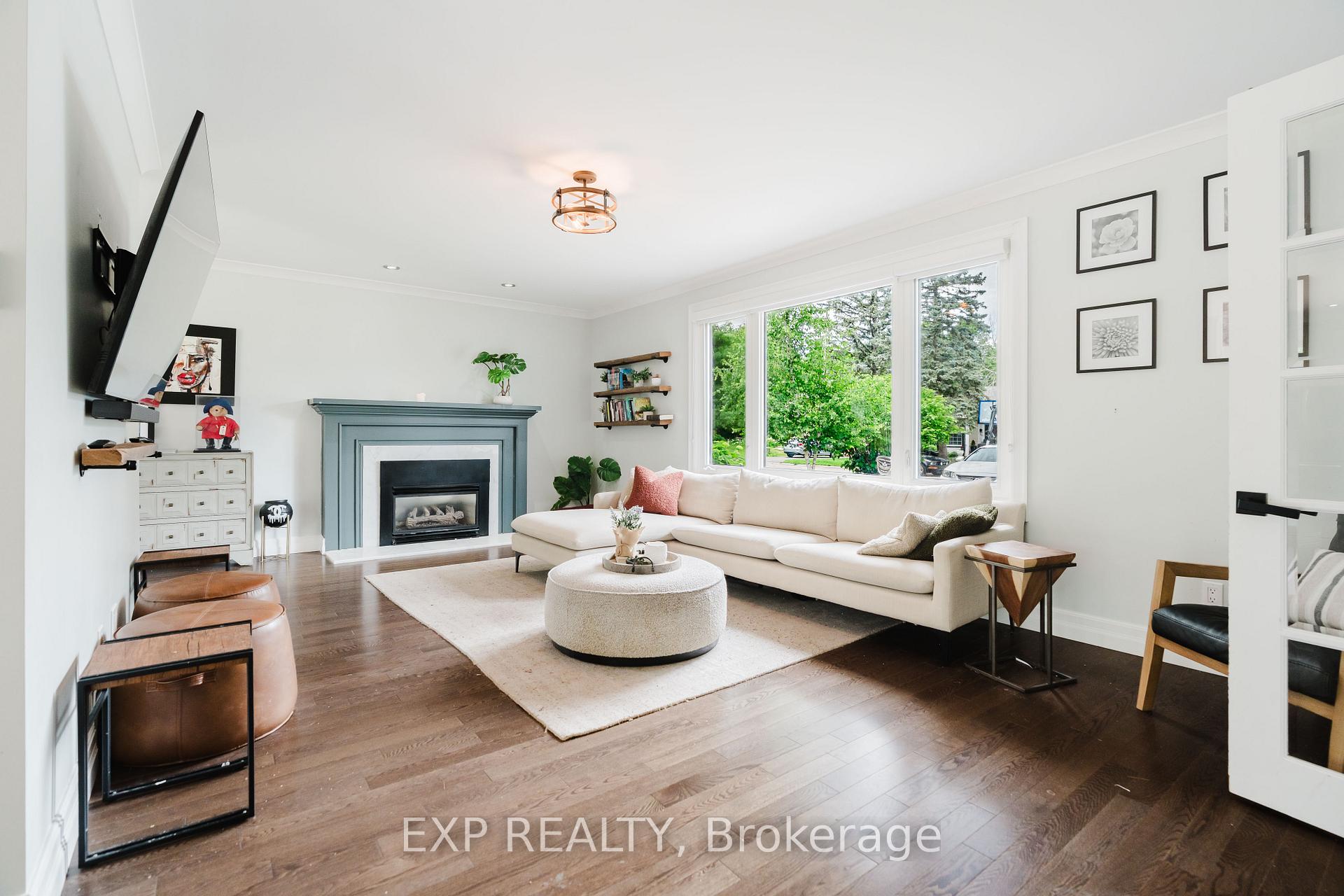 2136 Fillmore Crescent, Beacon Hill North - South and Area — photo 5 of 5