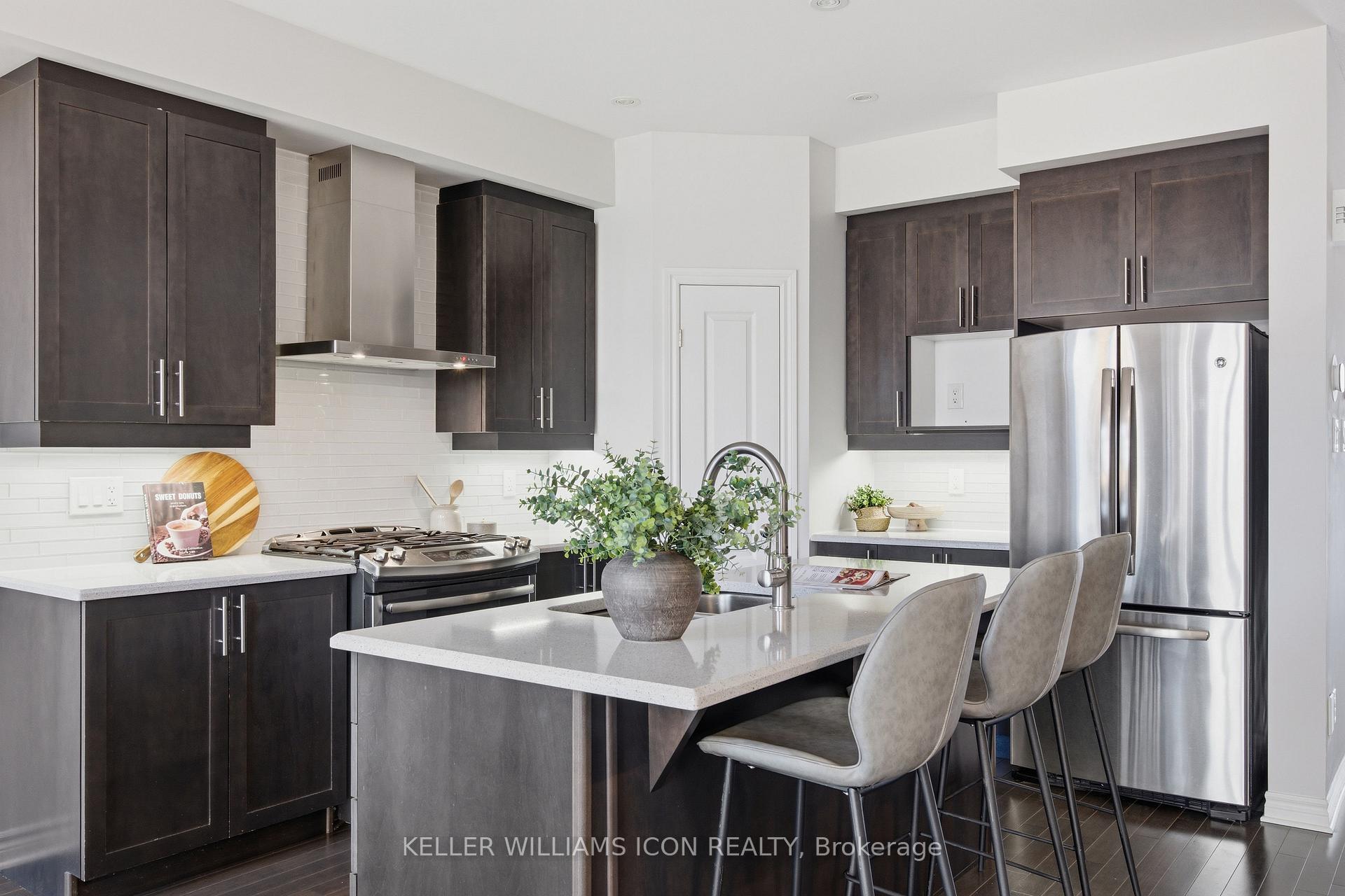 636 Tennant Way, Blossom Park - Airport and Area — photo 4 of 5