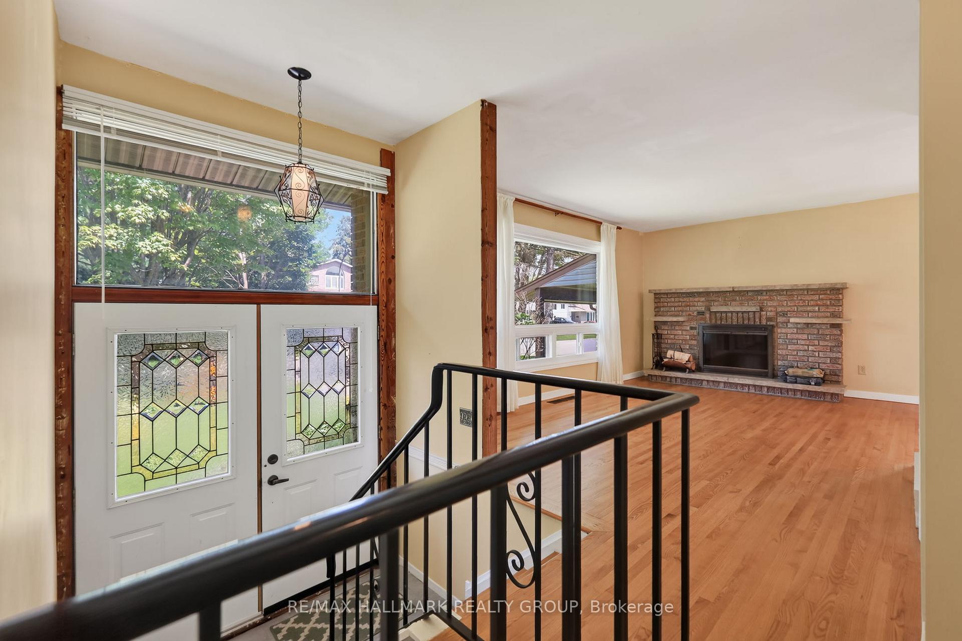 738 Stiles Crescent, Beacon Hill North - South and Area — photo 4 of 5