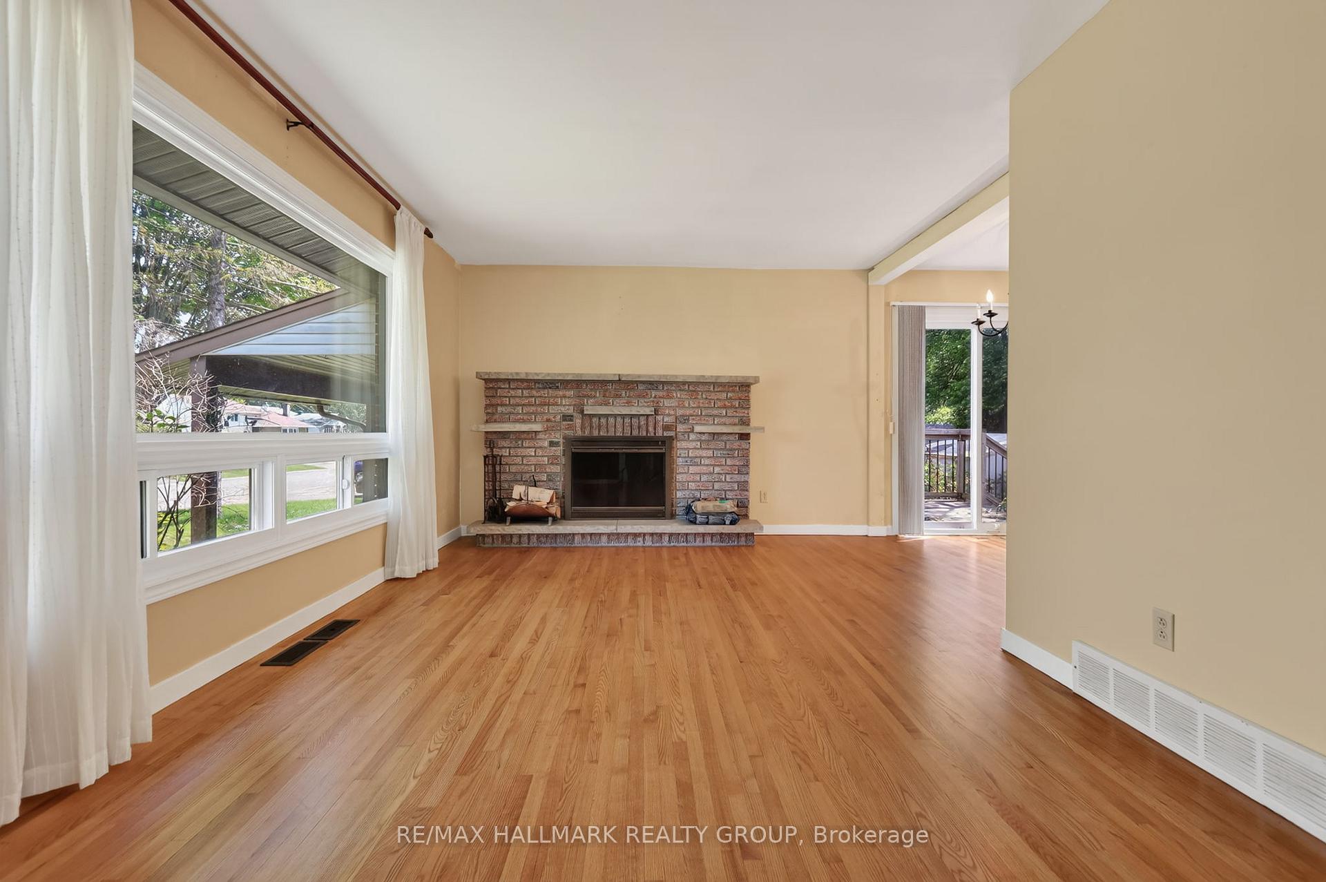 738 Stiles Crescent, Beacon Hill North - South and Area — photo 5 of 5