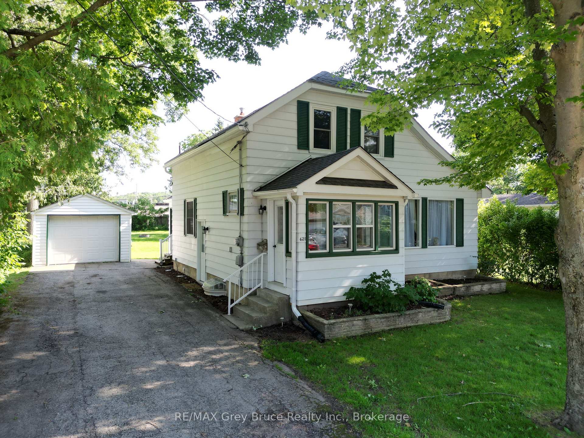 621 11th Street W, Owen Sound, ON N4K 3T2 — Owen Sound, Ontario