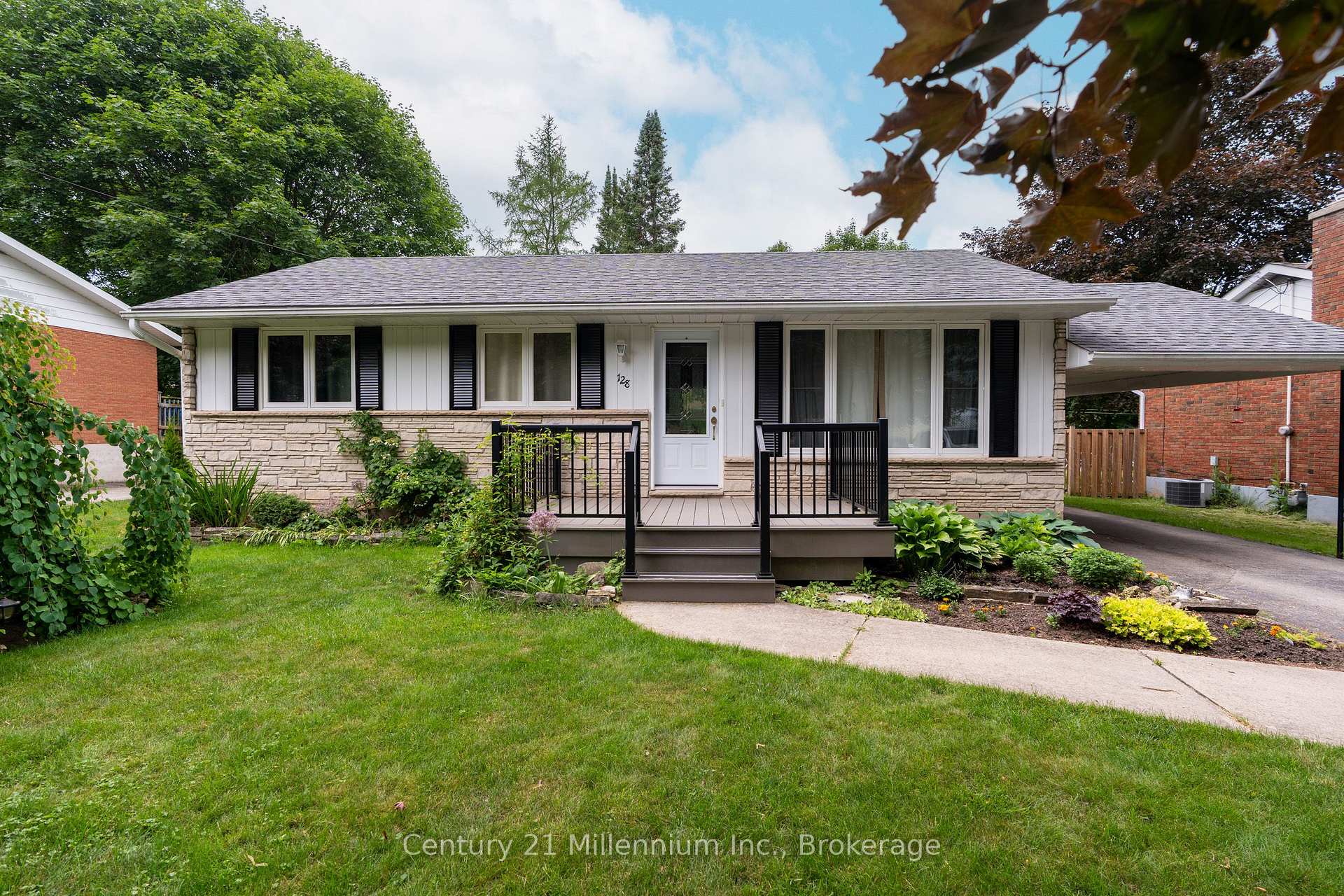 128 7th Avenue E, Owen Sound, ON N4K 2W7 — Owen Sound, Ontario