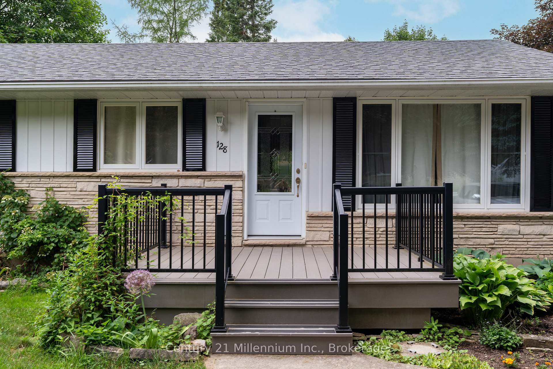 128 7th Avenue E, Owen Sound — photo 3 of 5