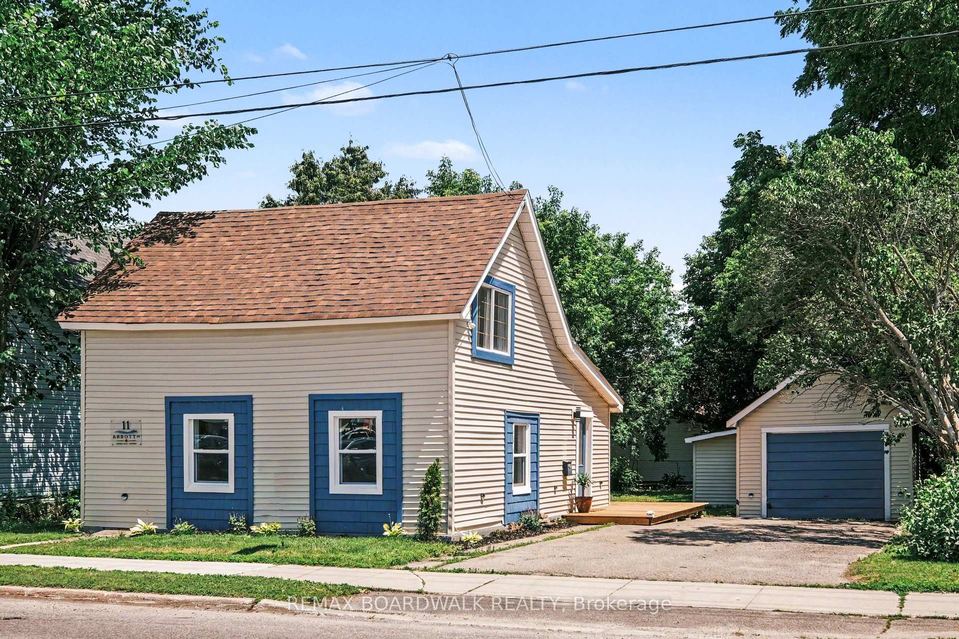 11 Abbott Street S, Smiths Falls, ON K7A 4S1 — Smiths Falls, Ontario