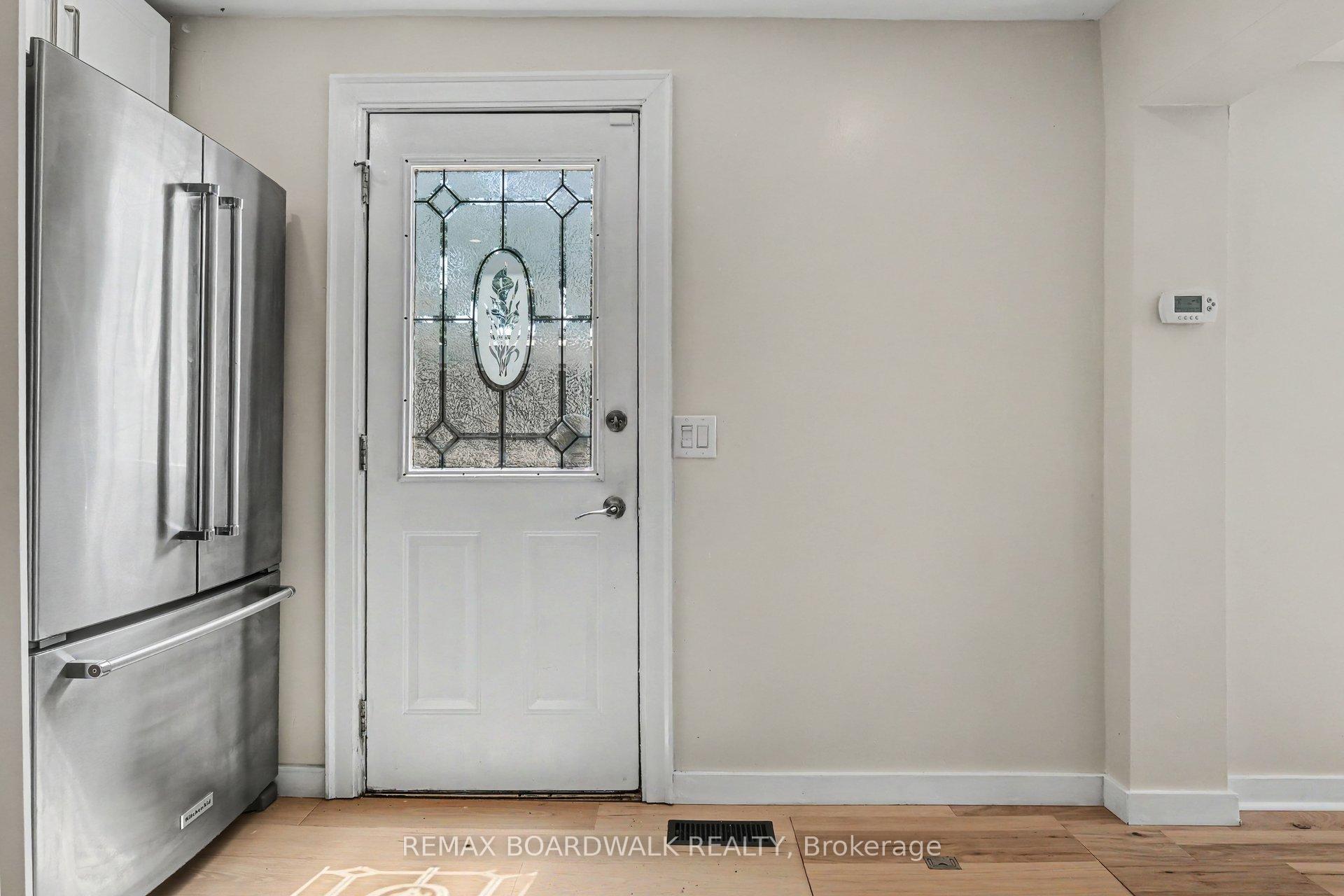 11 Abbott Street S, Smiths Falls — photo 3 of 5