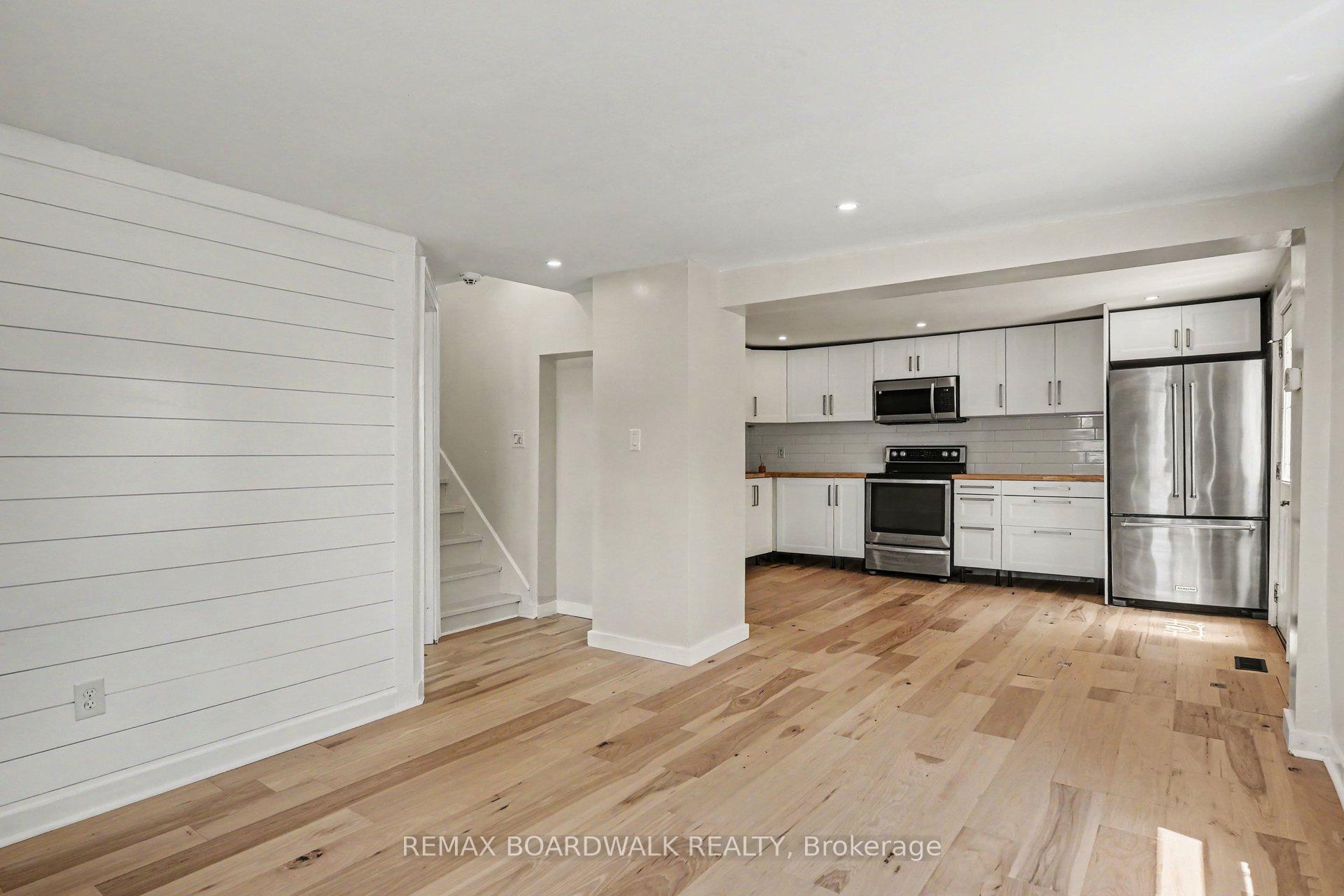 11 Abbott Street S, Smiths Falls — photo 4 of 5