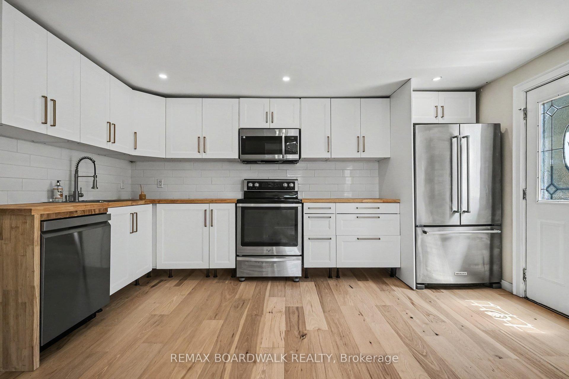 11 Abbott Street S, Smiths Falls — photo 5 of 5
