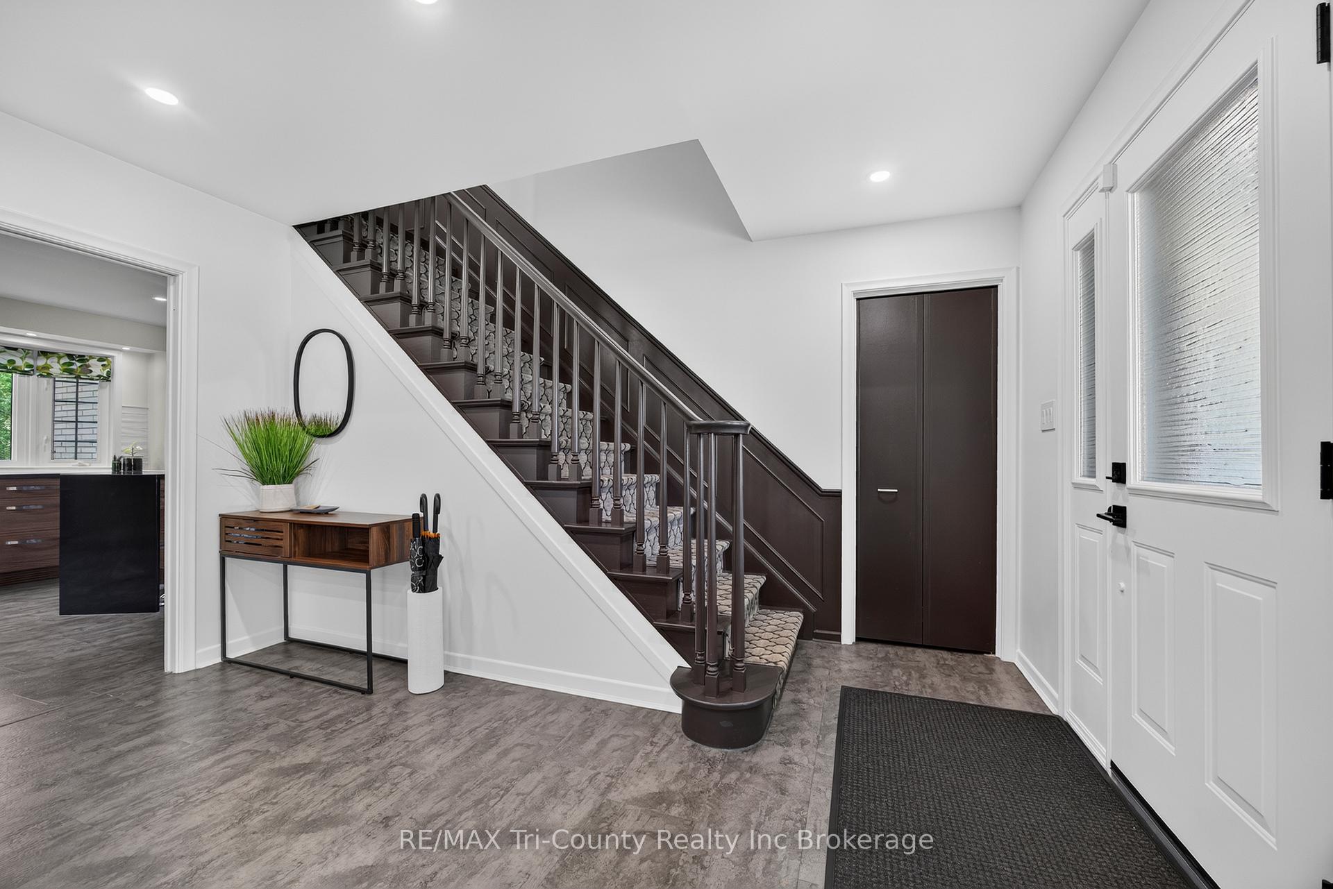 25 Demeyere Avenue, Tillsonburg — photo 3 of 5
