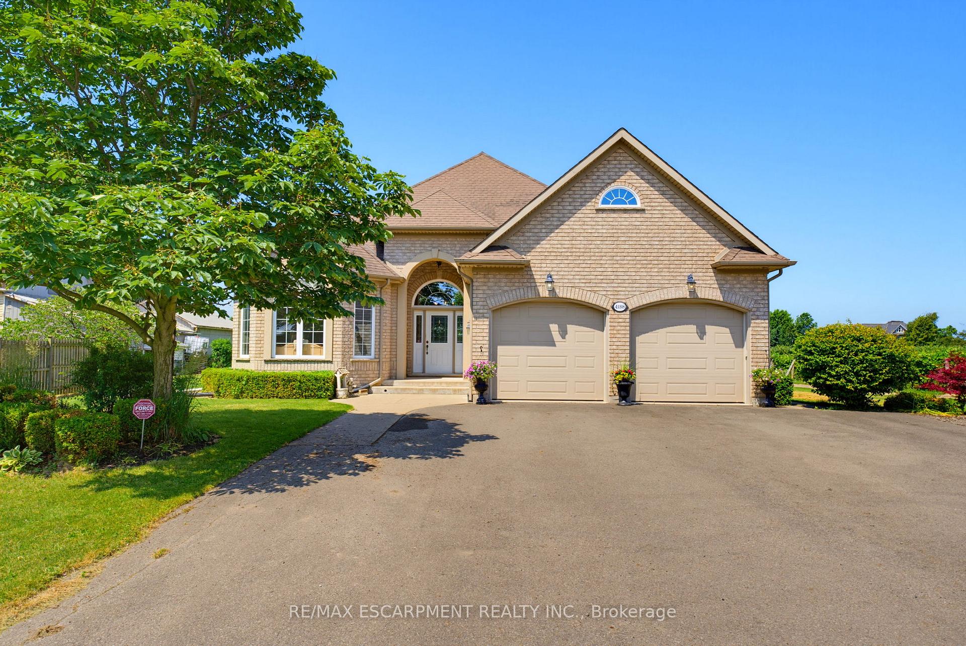 4188 Victoria Avenue, Lincoln — photo 2 of 5