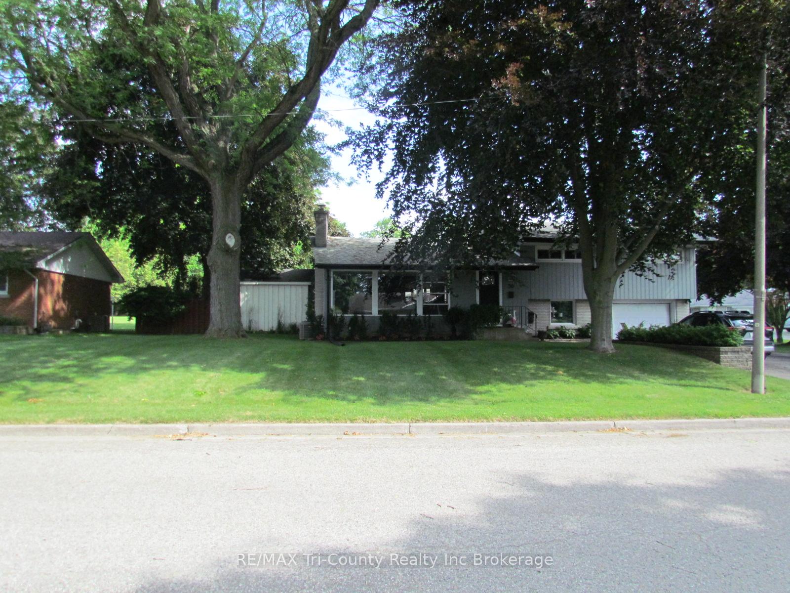 30 Fairfield Crescent, Tillsonburg, ON N4G 2B4 — Tillsonburg, Ontario