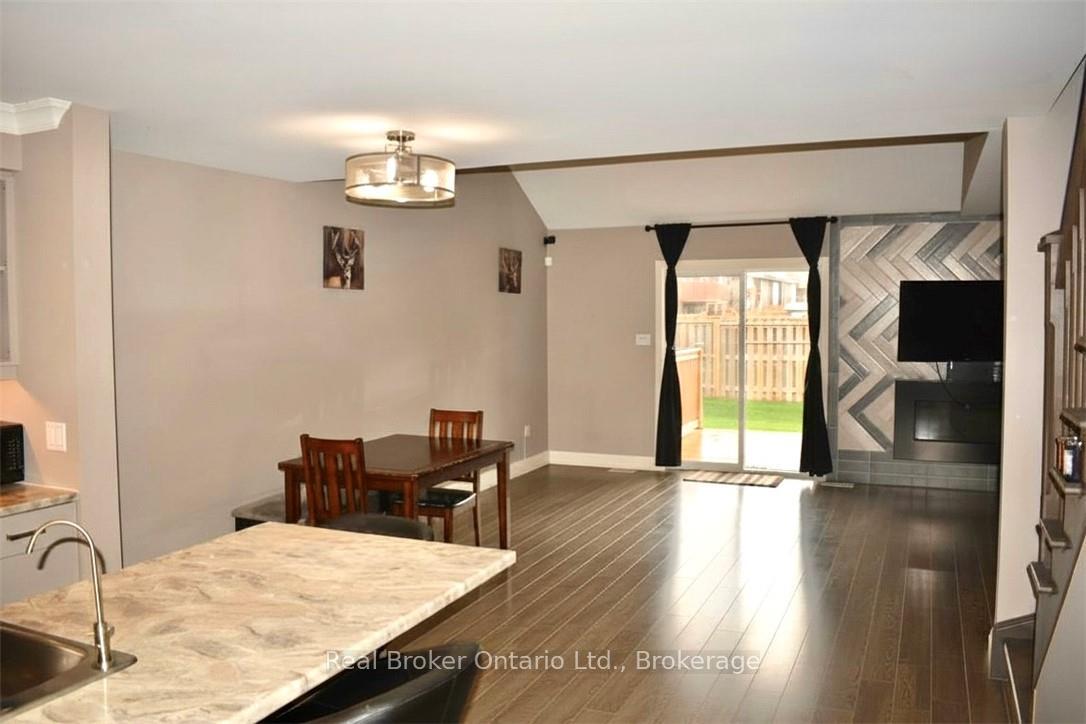 1 Chamberlain Avenue 9, Ingersoll — photo 4 of 5