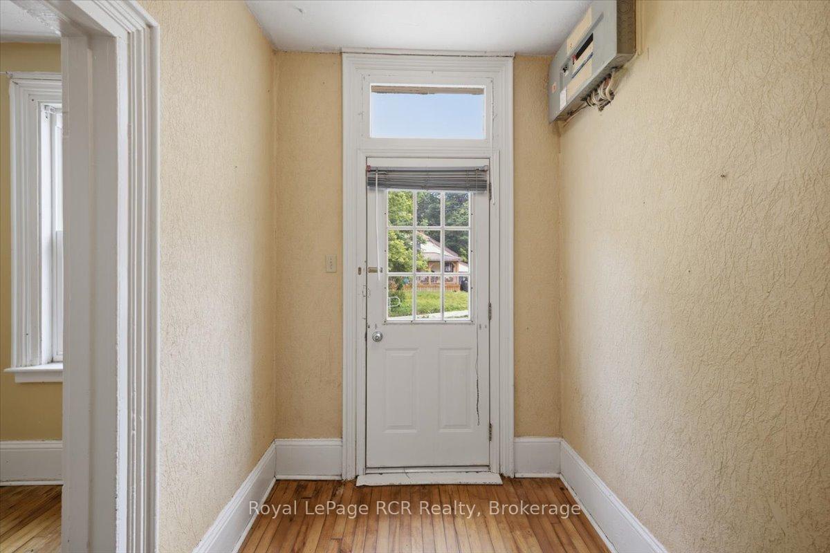 567 & 565 7th A Street E, Owen Sound — photo 2 of 5